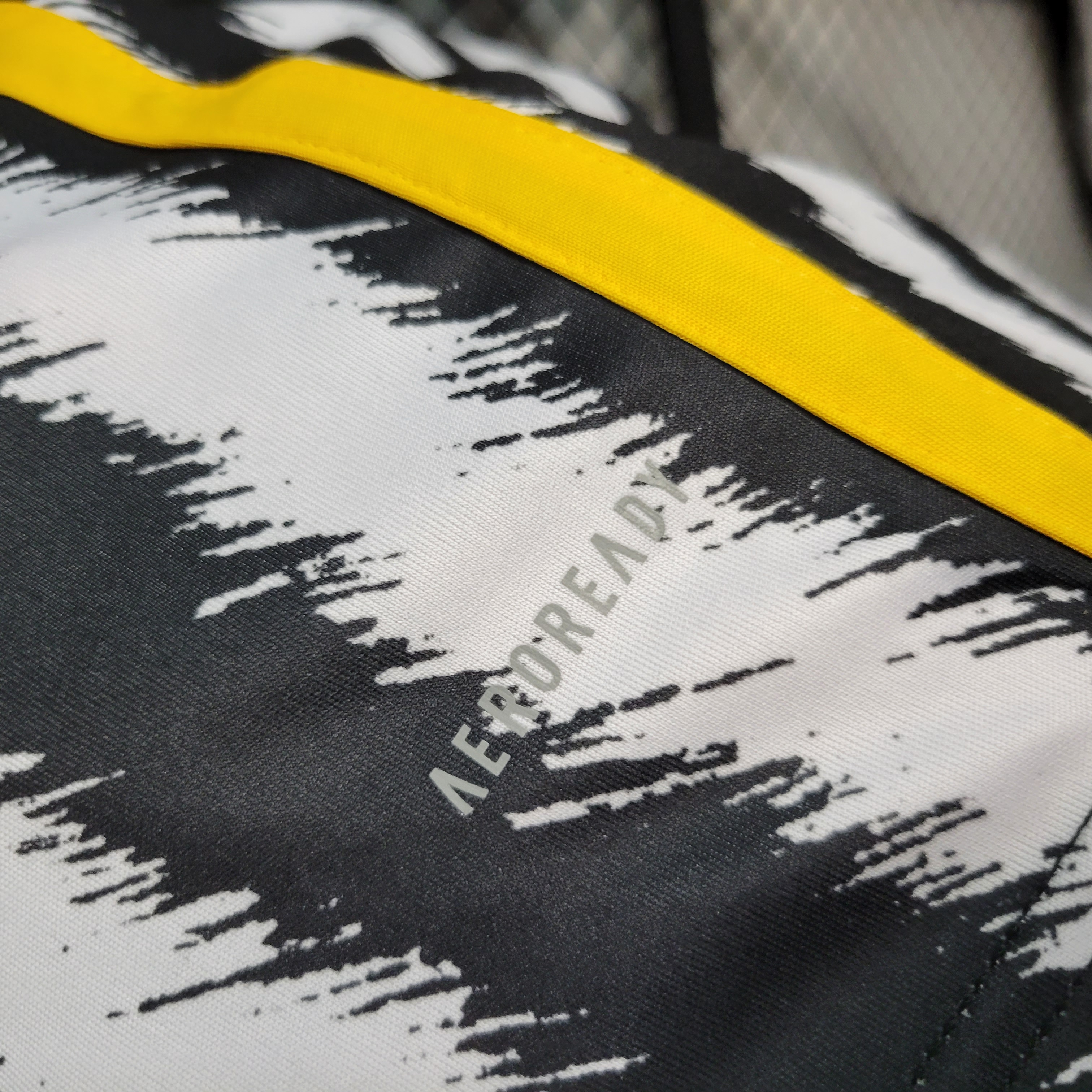 23-24 Juventus Home Long Sleeve Jersey - Fans Version - Unitedfutballjersey