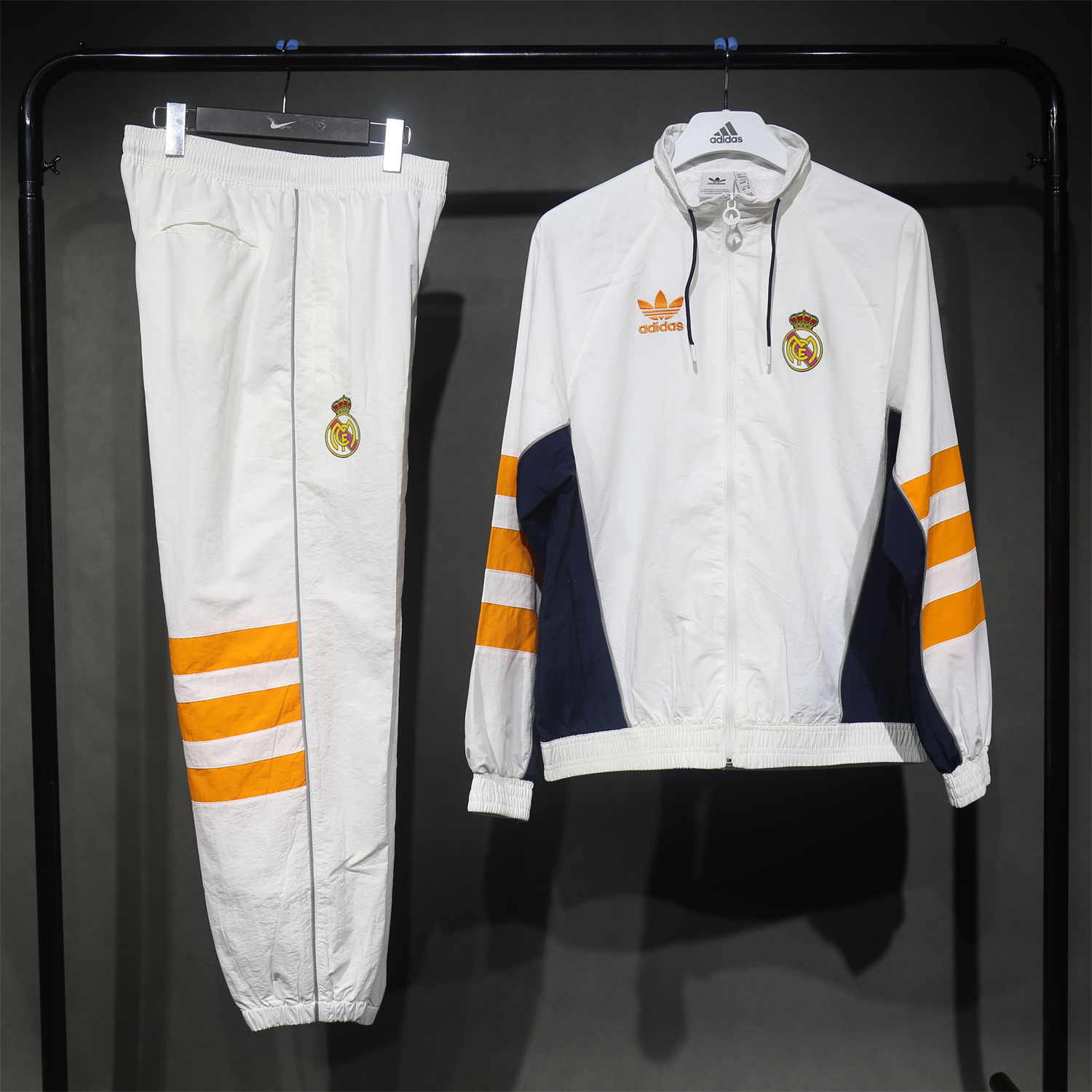 Real Madrid 24-25 Retro Style Player Windbreaker Jacket Suit - White & Orange - Unitedfutballjersey