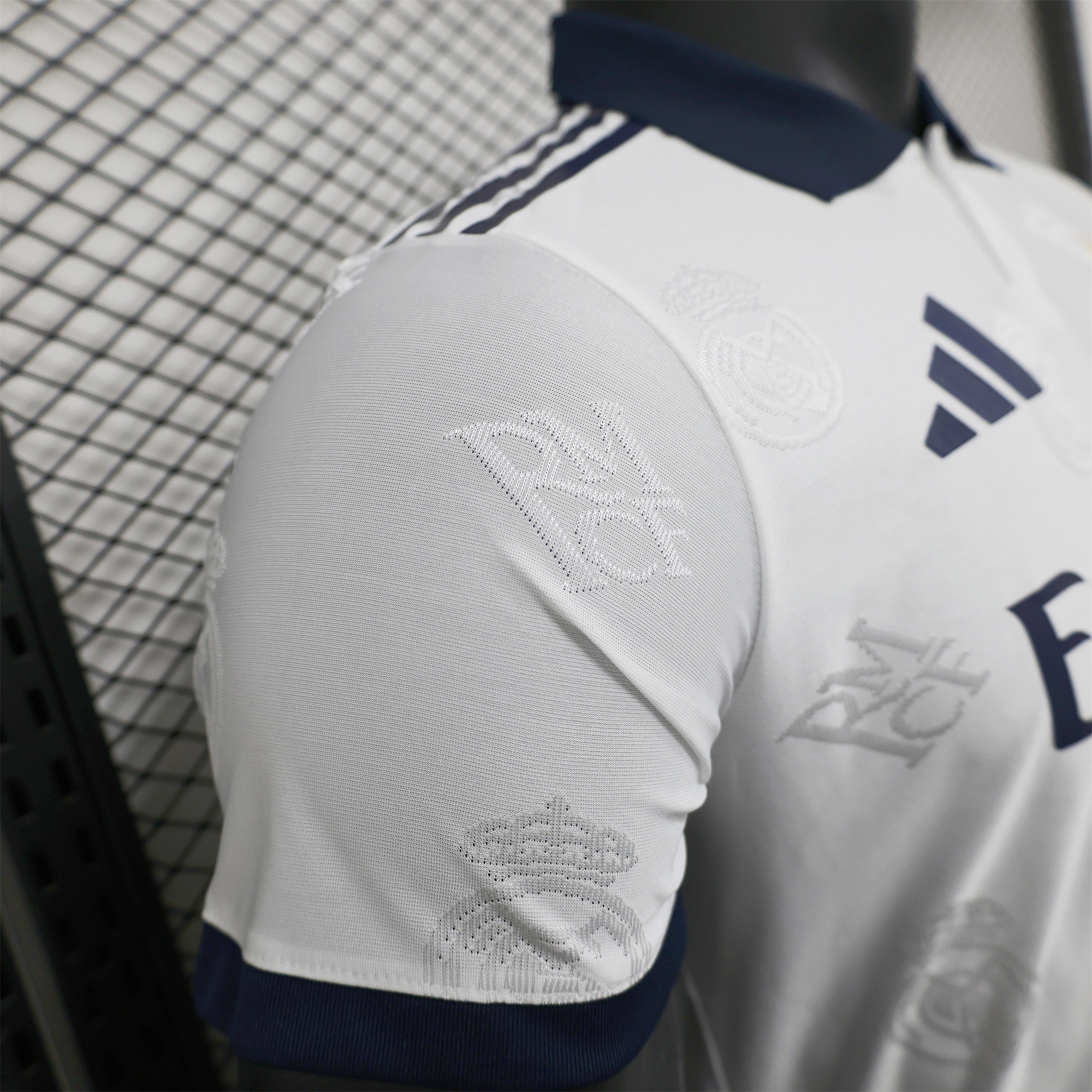 Real Madrid 24-25 White LOGO Special Edition Jersey - Player Version - Unitedfutballjersey