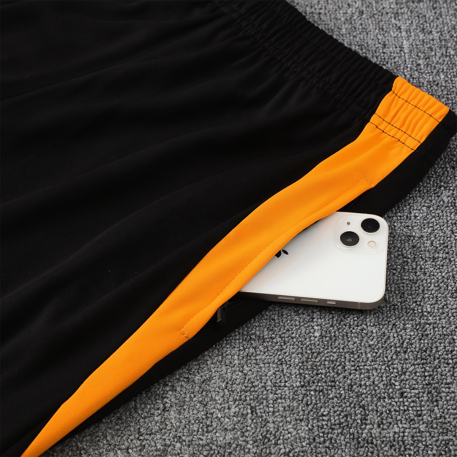 Real Madrid 25-26 POLO Short-Sleeve Training Set - Black Top and Pants with Yellow Stripes - Unitedfutballjersey