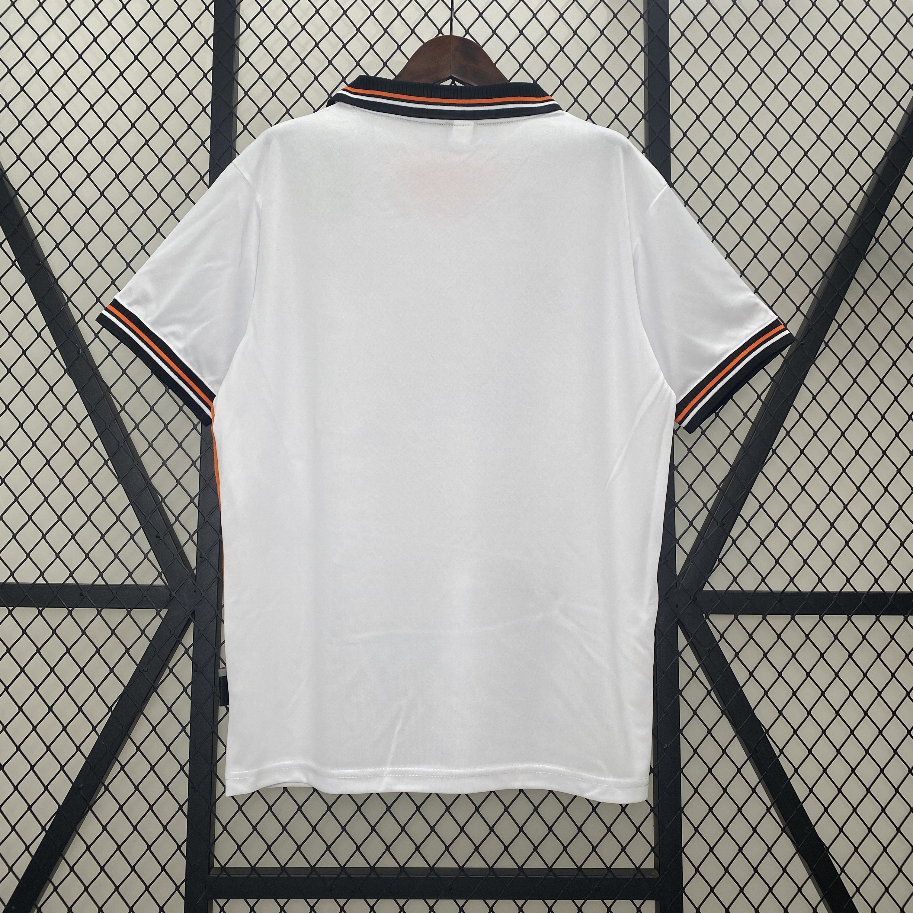 Retro Valencia 1999-00 Home Jersey - Unitedfutballjersey