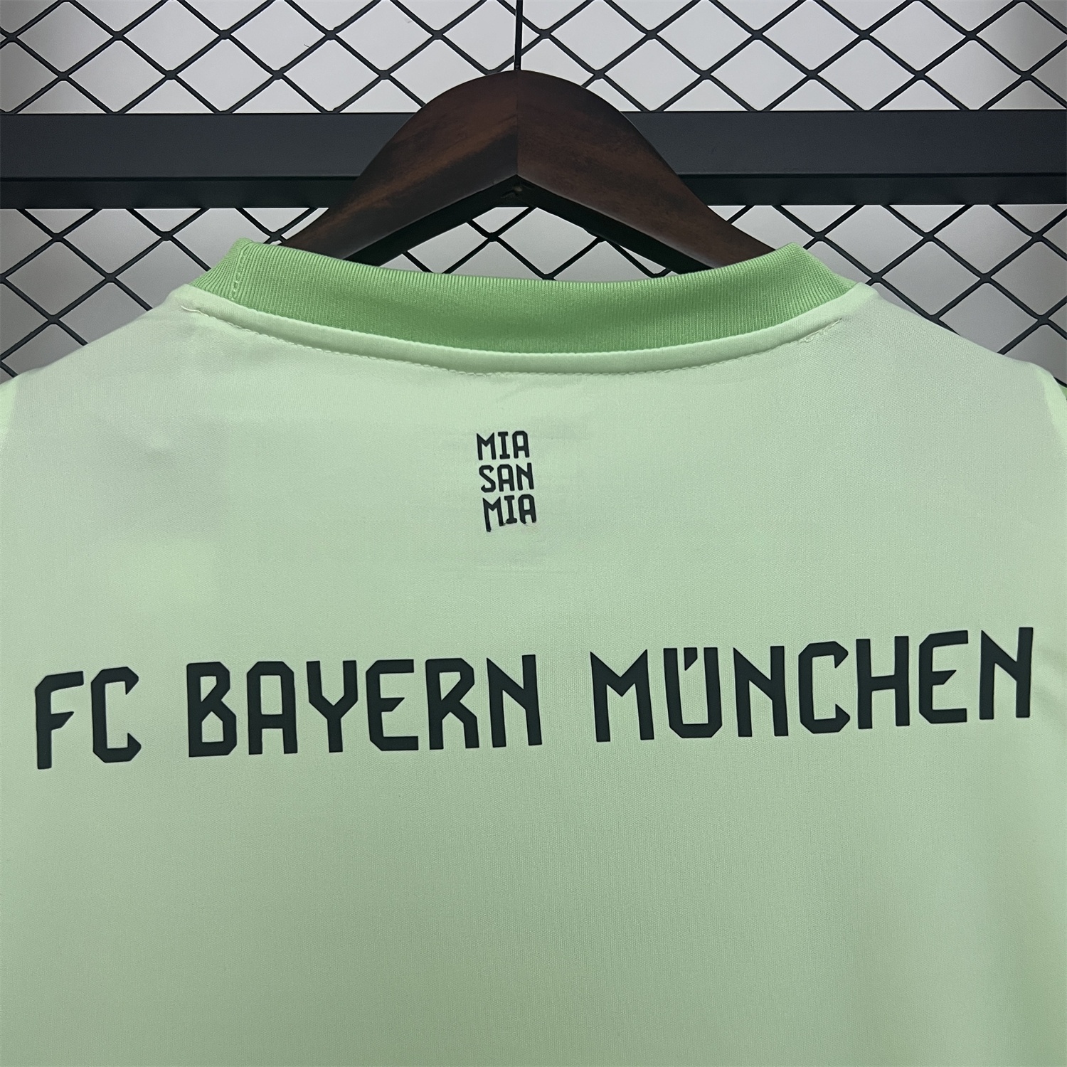 Bayern Munich 25-26 Green Goalkeeper Jersey - Fans Version - Unitedfutballjersey