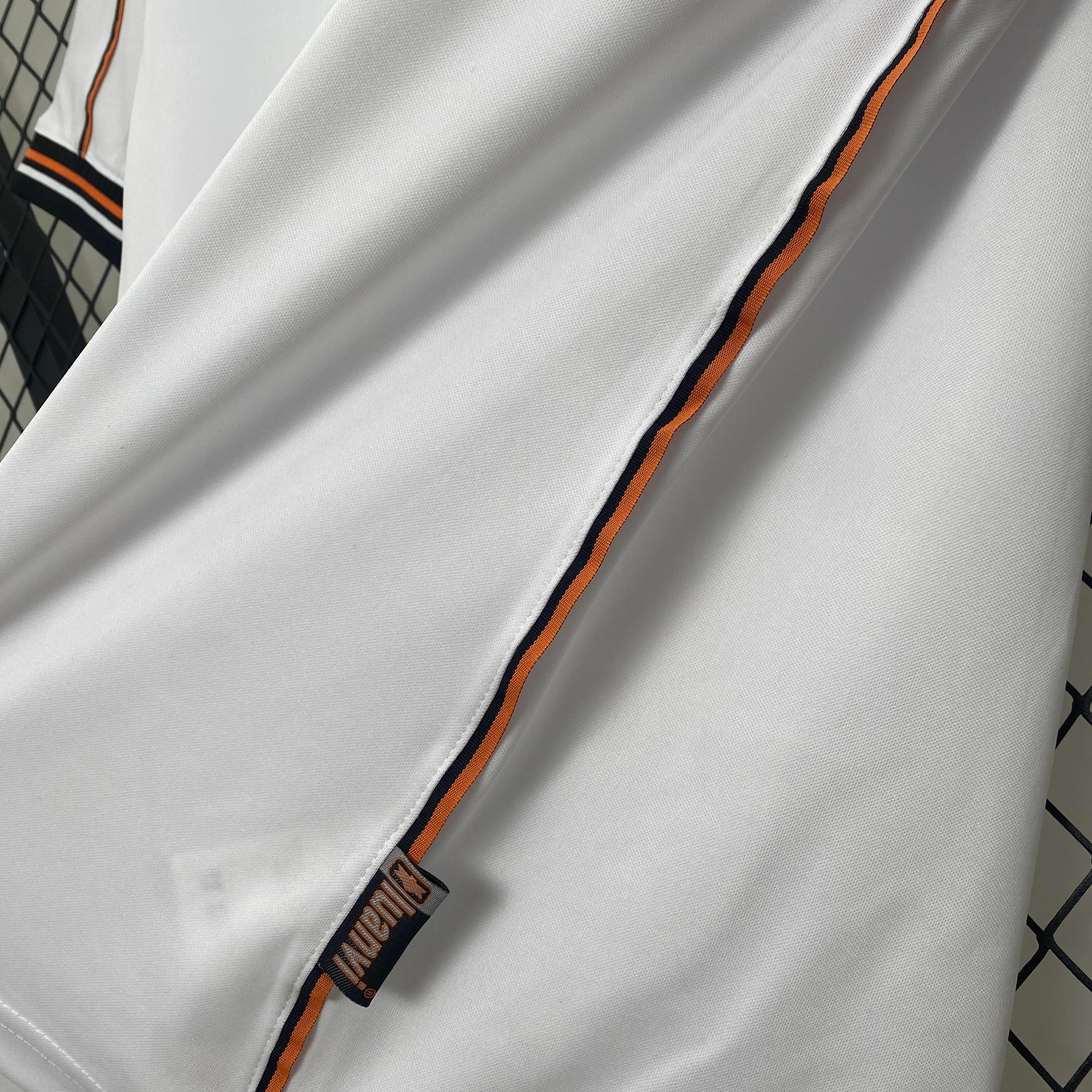 Retro Valencia 1999-00 Home Jersey - Unitedfutballjersey