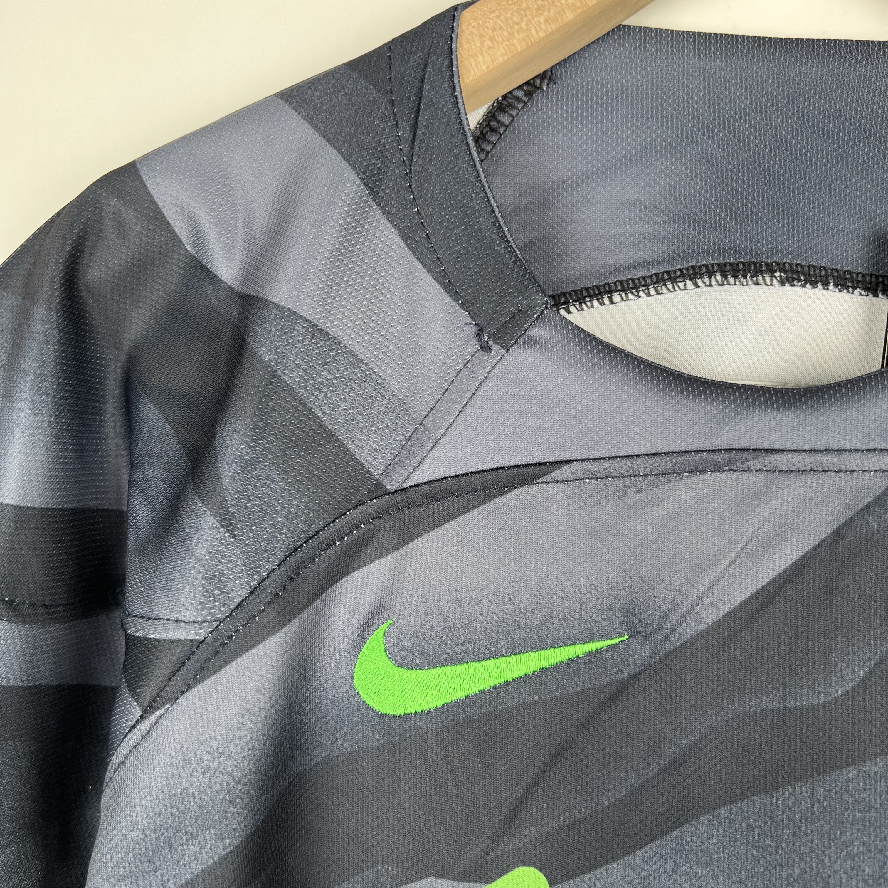 Liverpool 23-24 Black Goalkeeper Kids Kit - Unitedfutballjersey