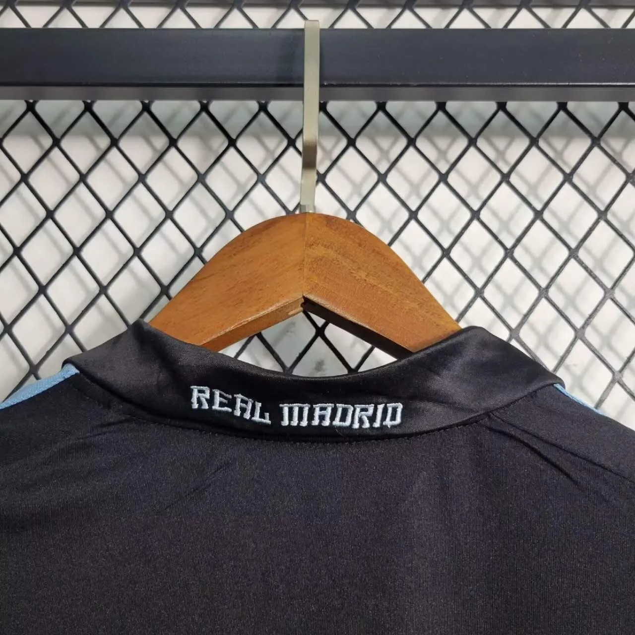 Retro Real Madrid 09-10 Away Stadium Jersey - Unitedfutballjersey