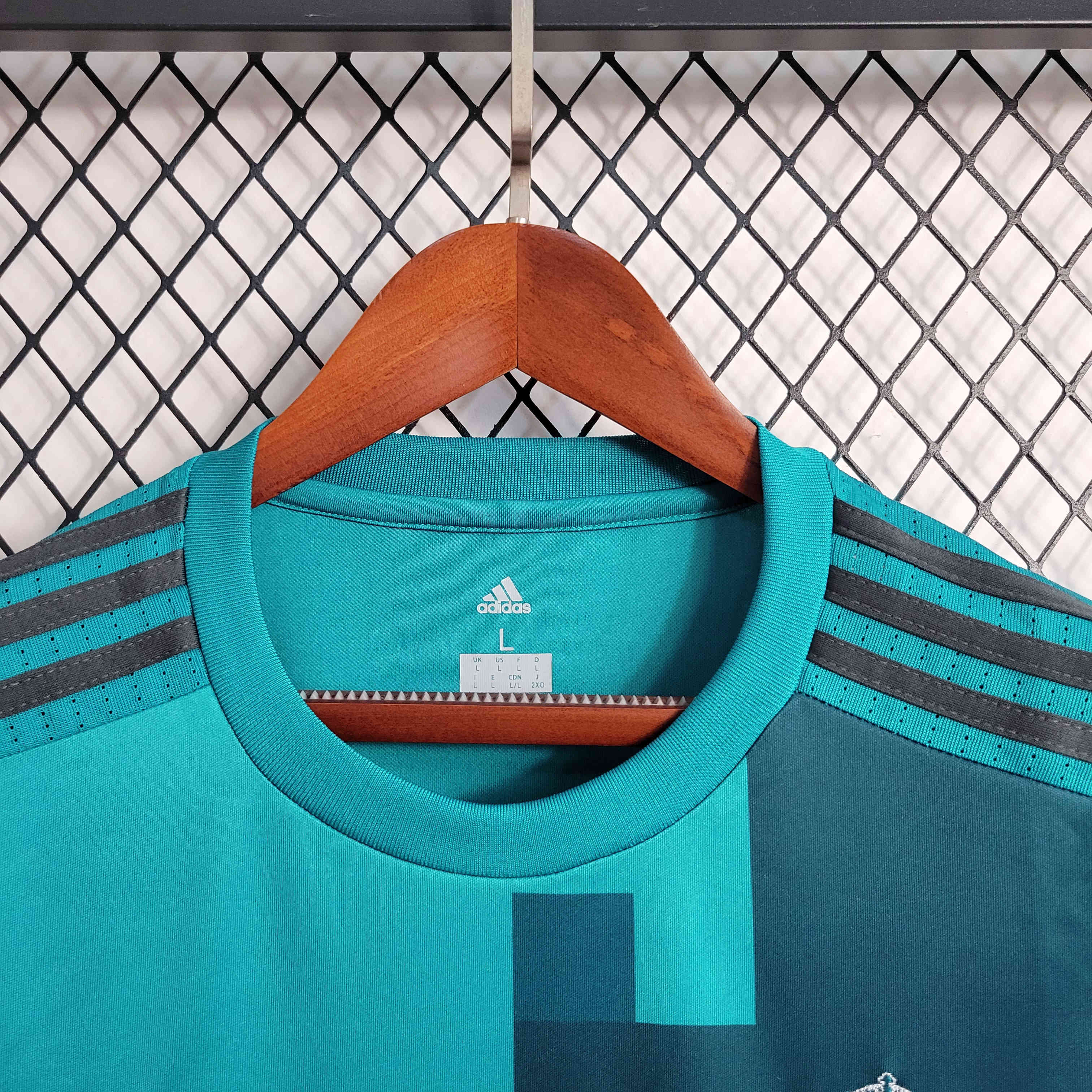 Retro Real Madrid 17-18 Third Long Sleeve Jersey - Unitedfutballjersey