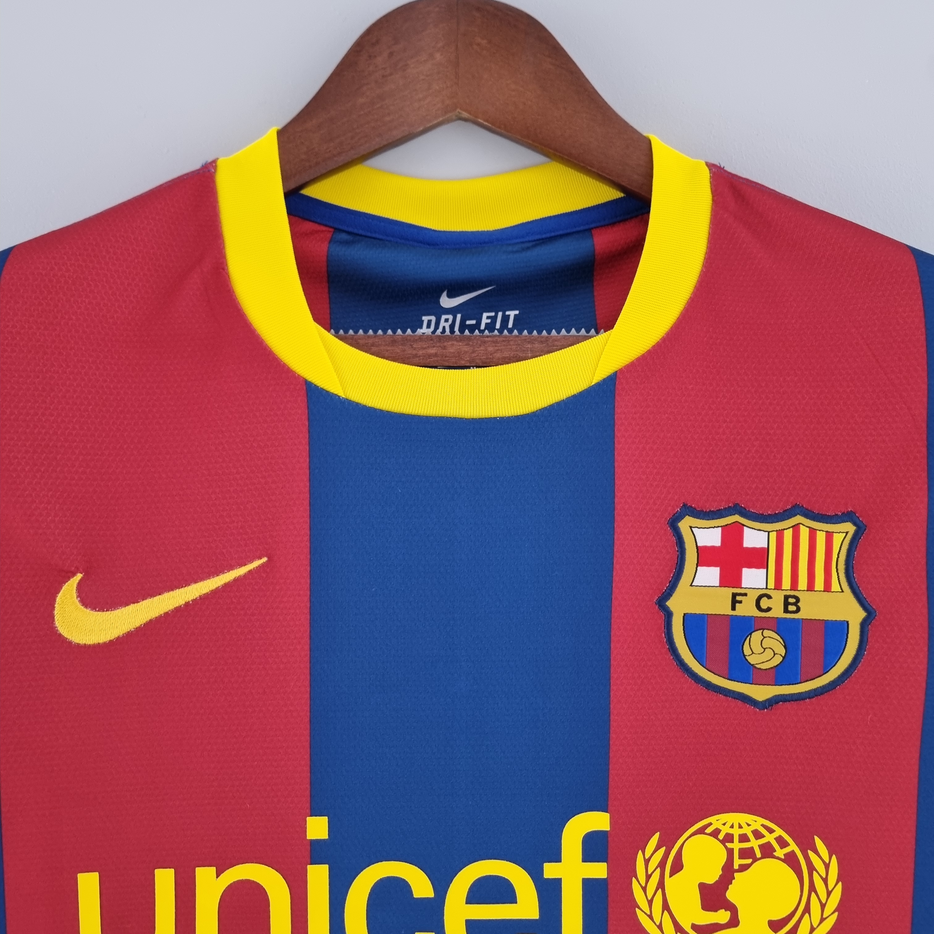 Retro Barcelona 10-11 Home Long Sleeve Jersey - Unitedfutballjersey