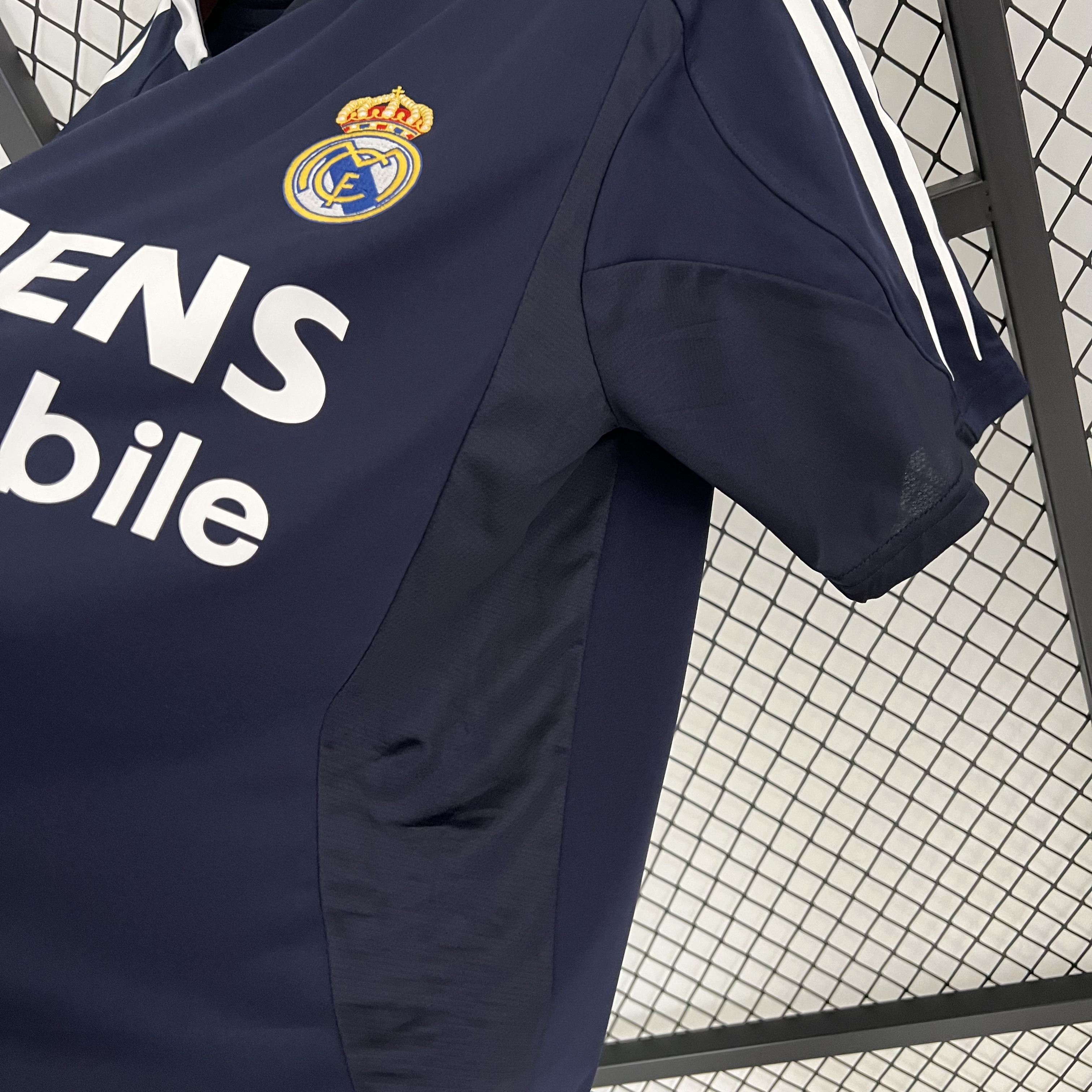 Retro Real Madrid 04-05 Away Stadium Jersey - Unitedfutballjersey