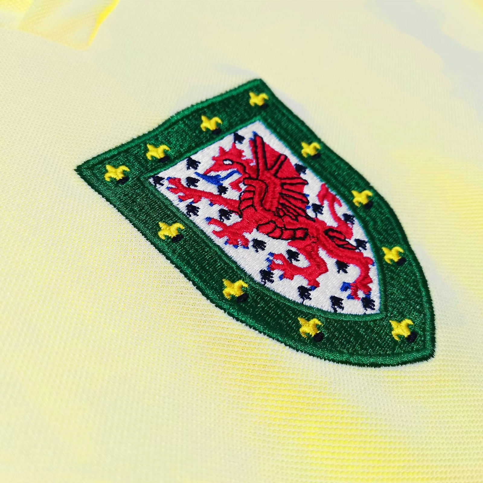 Retro Wales 1976 Away Stadium Jersey - Unitedfutballjersey