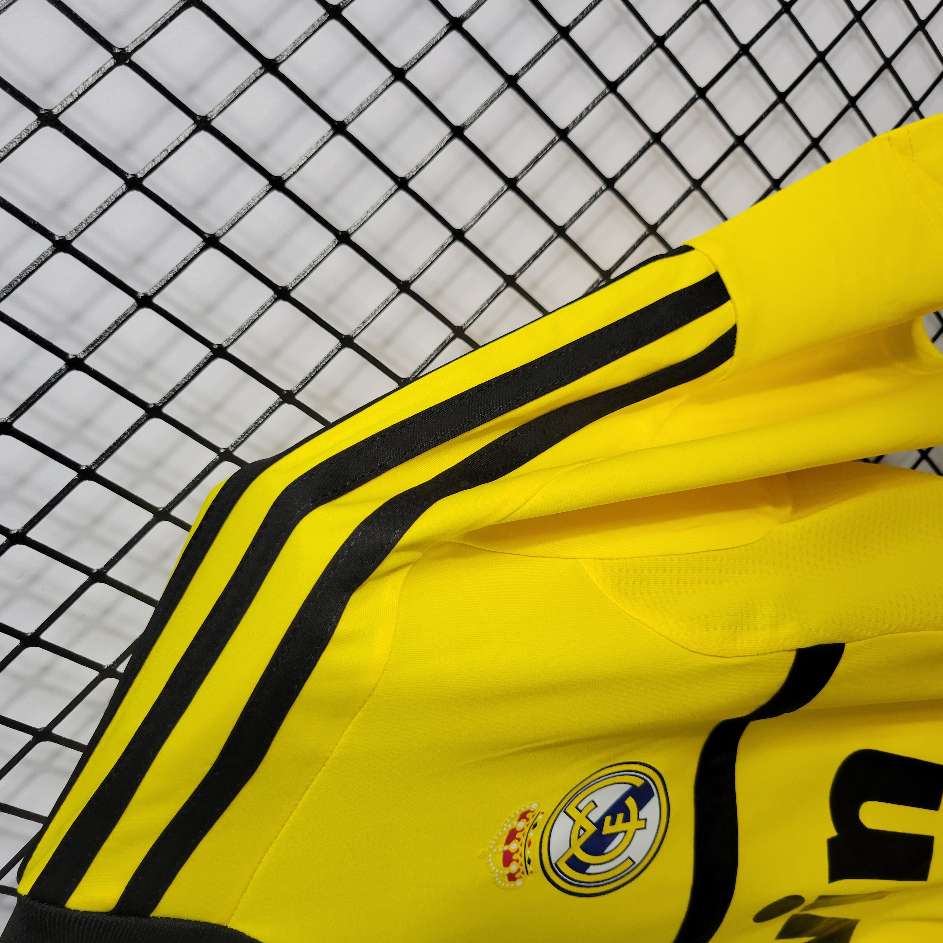 Retro Real Madrid 11-12 Yellow Goalkeeper Jersey - Unitedfutballjersey