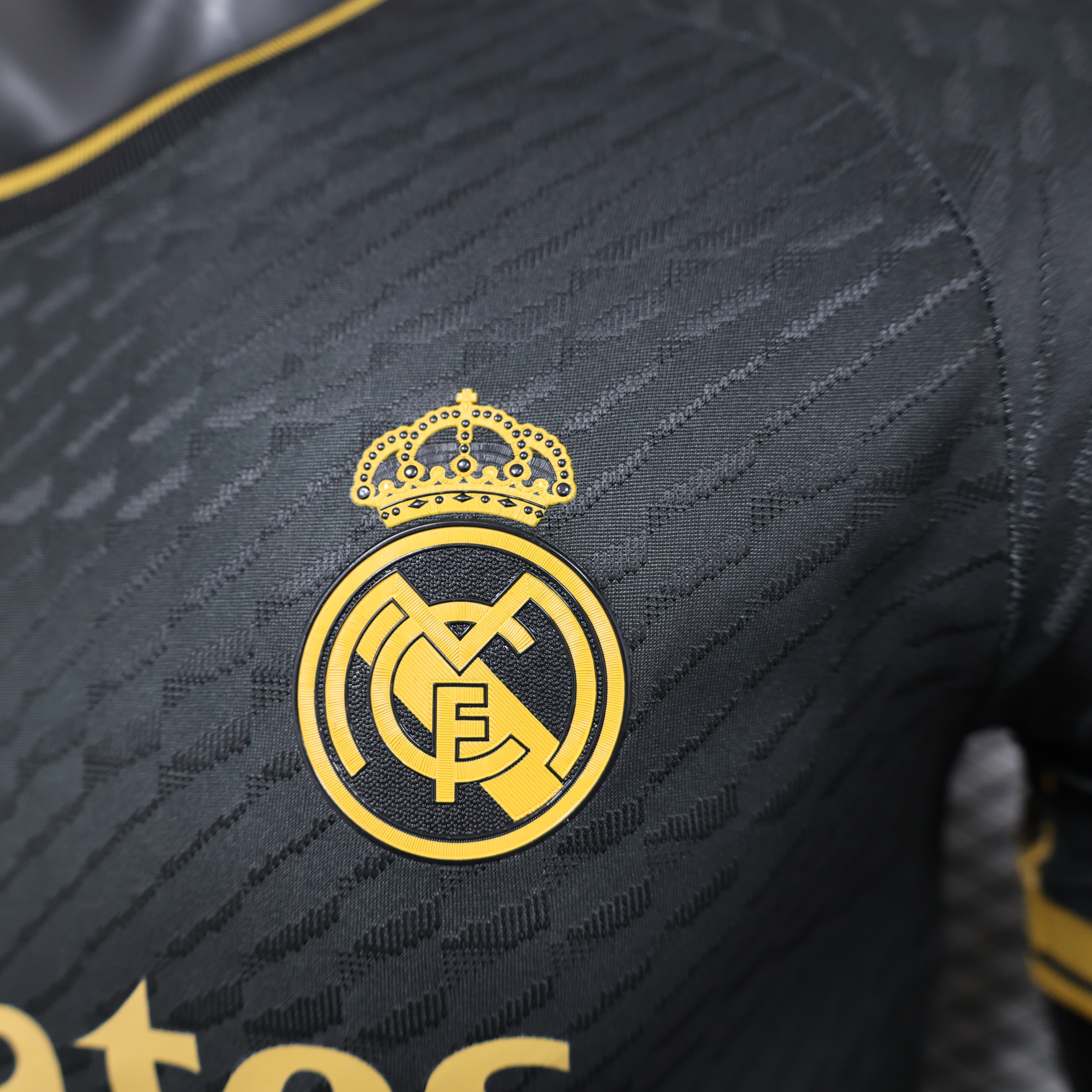 Real Madrid 24-25 Gold Dragon Special Edition White Jersey - Player Version - Unitedfutballjersey