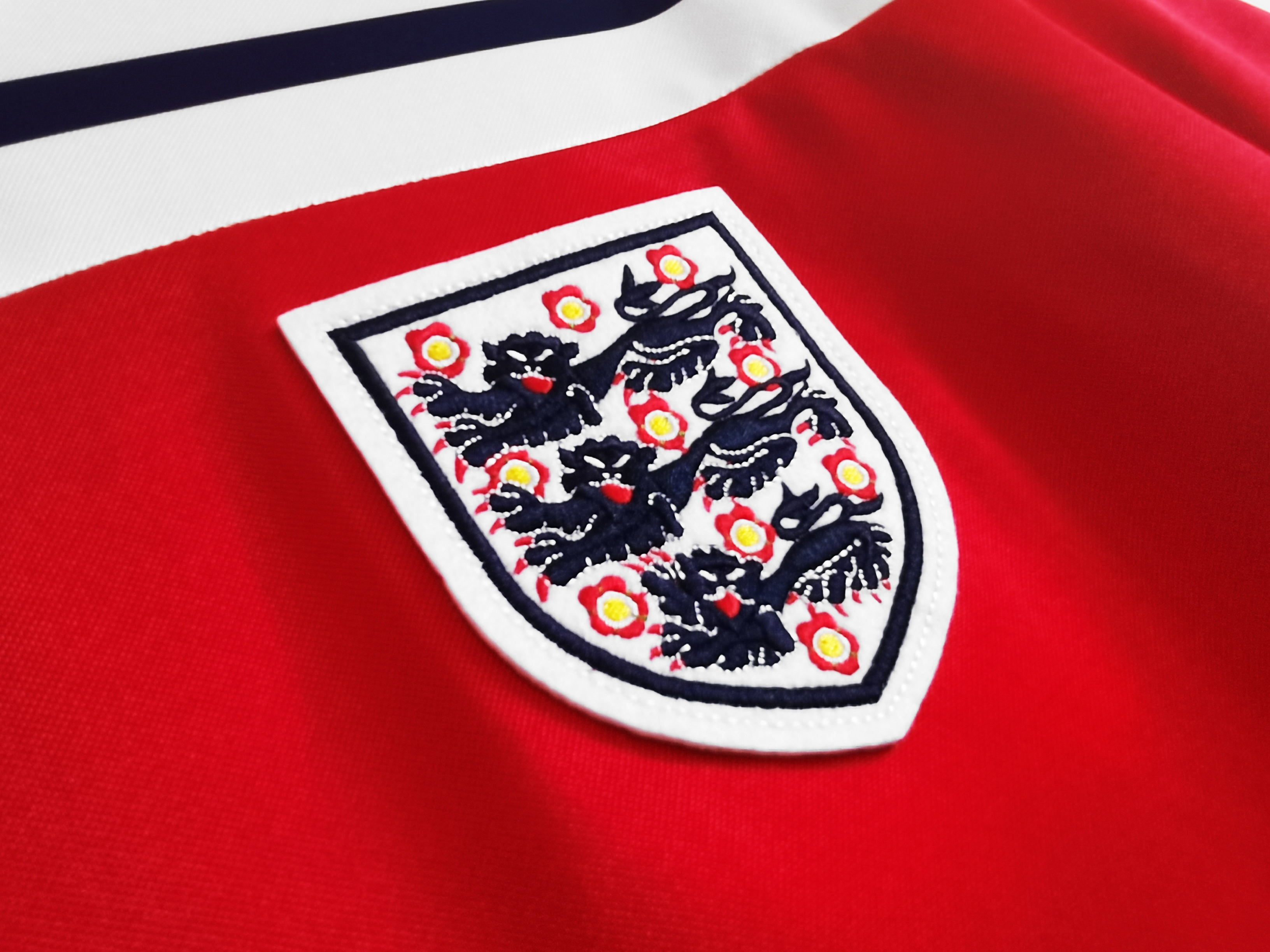 Retro England 1982 Away Stadium Jersey - Unitedfutballjersey