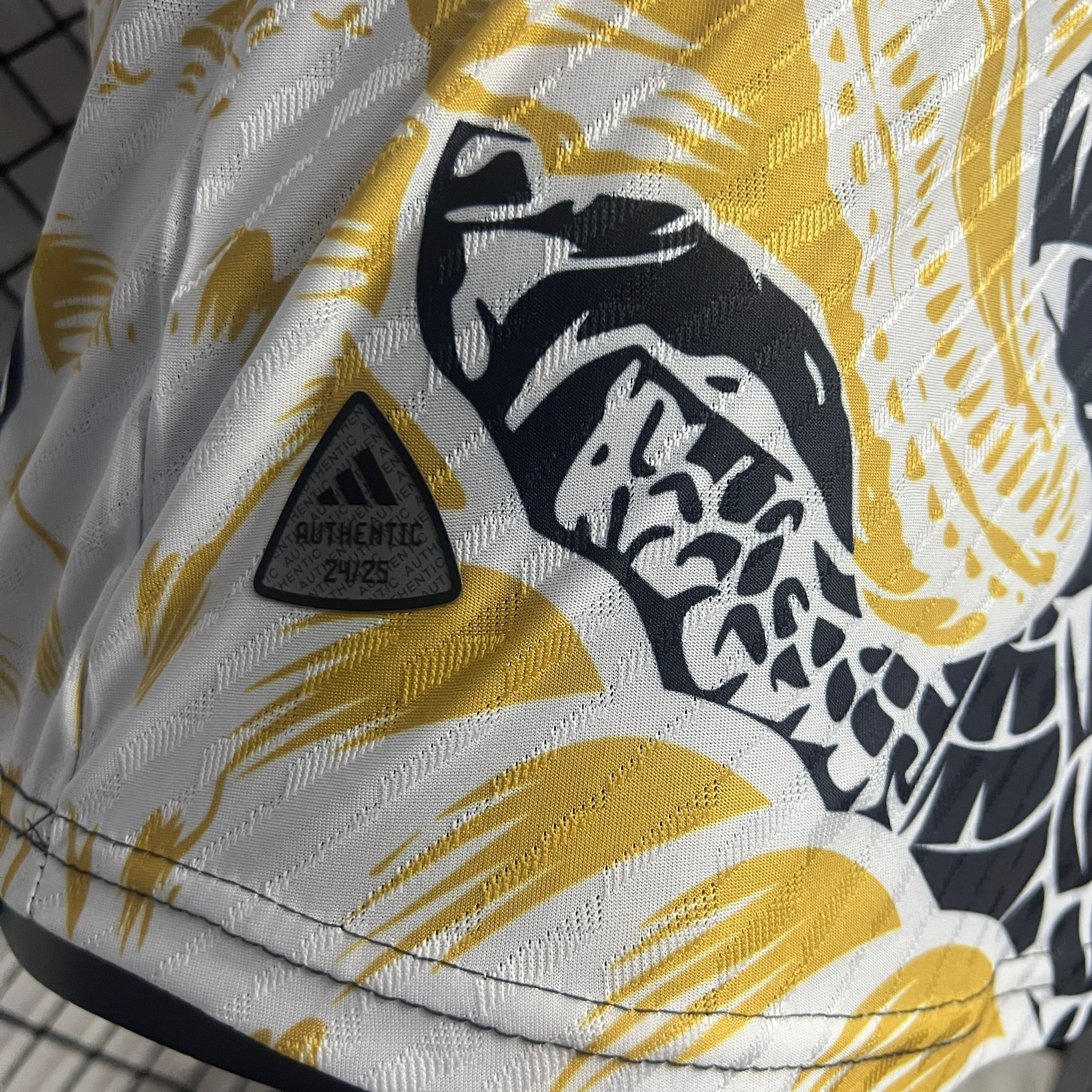 Real Madrid 24-25 White Dragon Special Edition Black Jersey - Player Version - Unitedfutballjersey