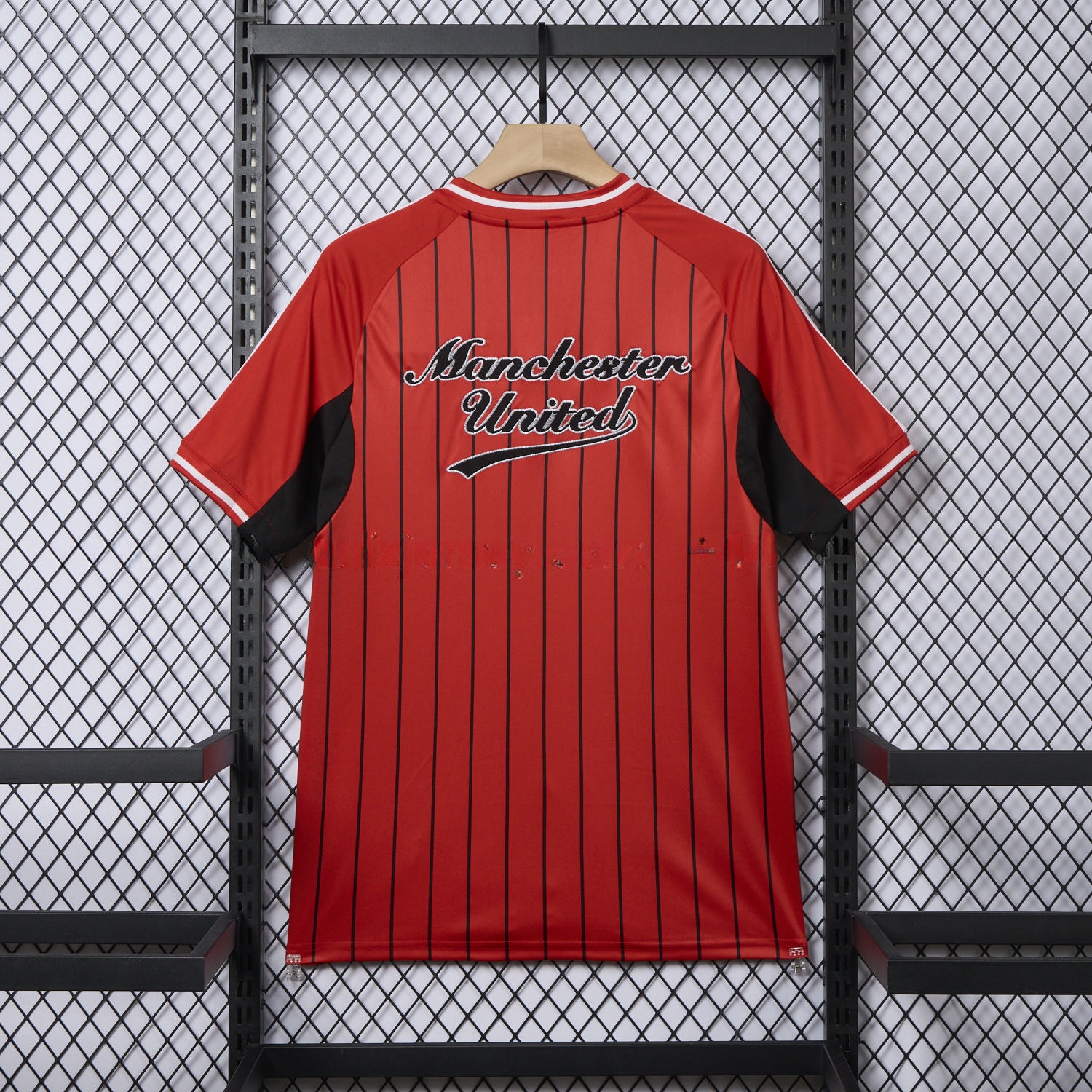 Manchester United 25-26 Red Baseball Jersey with Black Stripes - Unitedfutballjersey