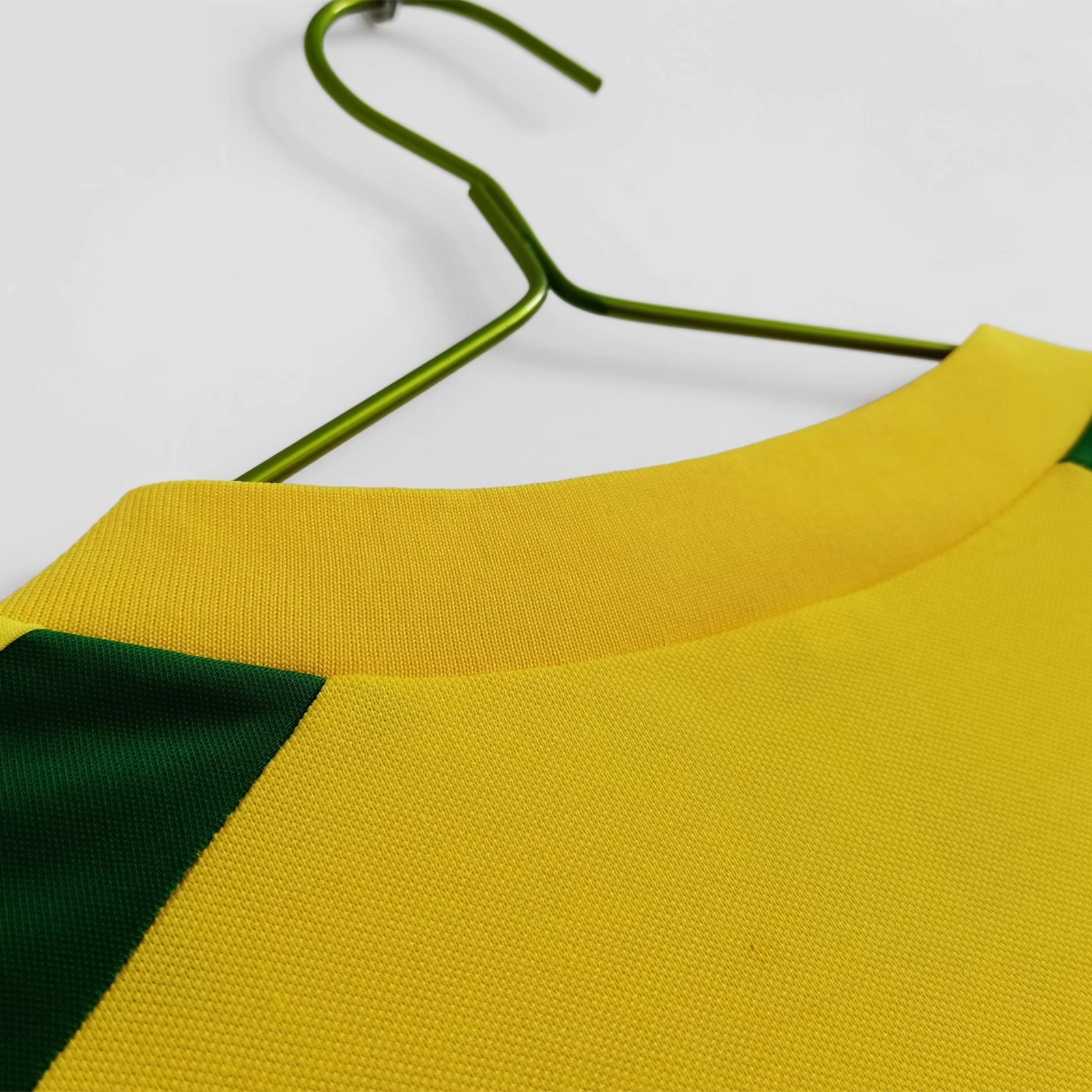 Retro Wales 1982 Away Stadium Jersey - Unitedfutballjersey