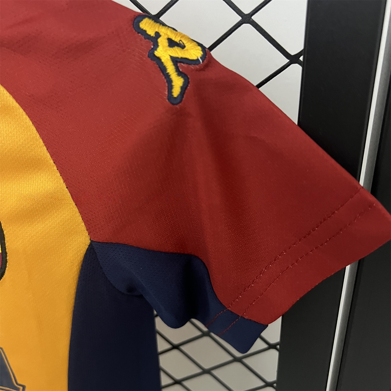 Retro Roma 2001-02 Home Kids Kit - Unitedfutballjersey