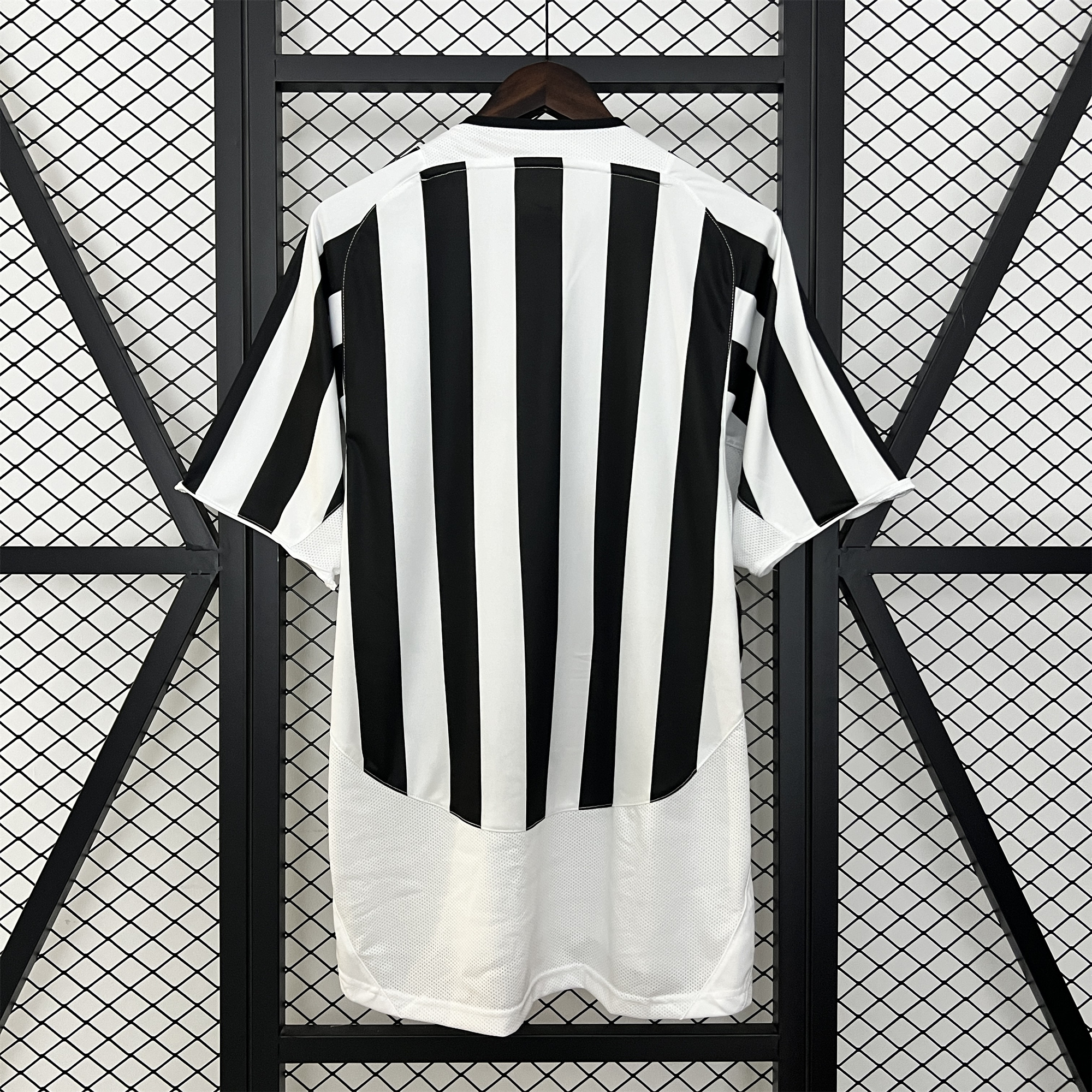 Retro Juventus 2003-04 Home Jersey - Unitedfutballjersey