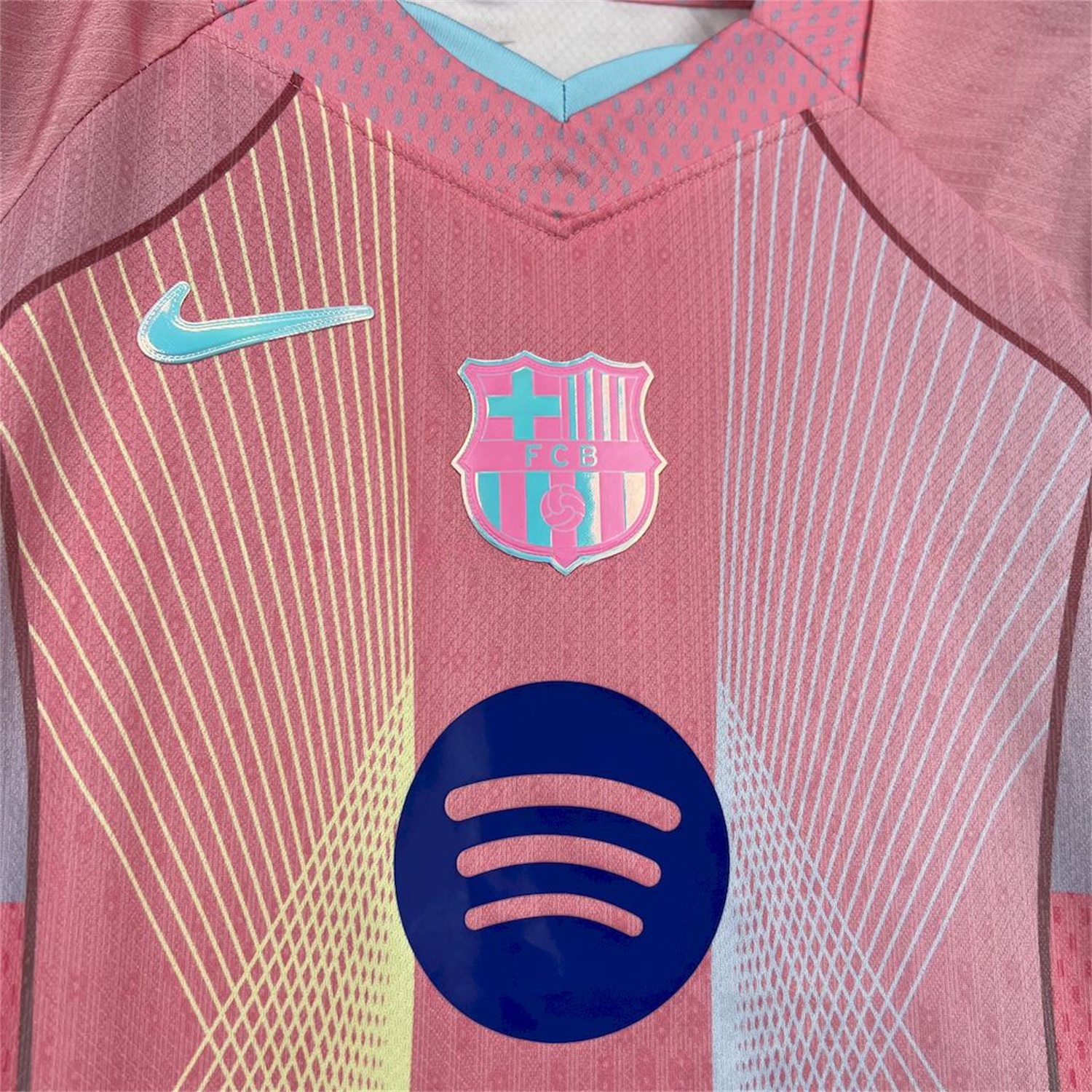 B.A.R.S.A 25-26 T90 White Lines Pink Gradient Special Kids Kit - Unitedfutballjersey