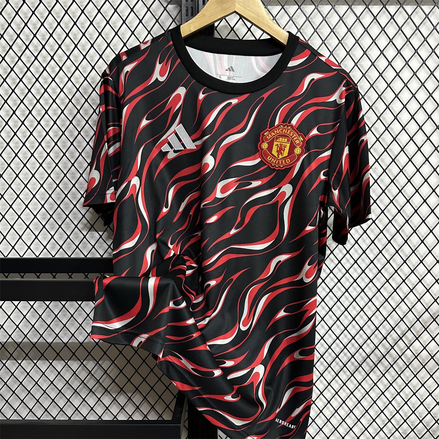 Manchester United 25-26 Black and Red Pre-Match Traning Jersey - Fans Version - Unitedfutballjersey