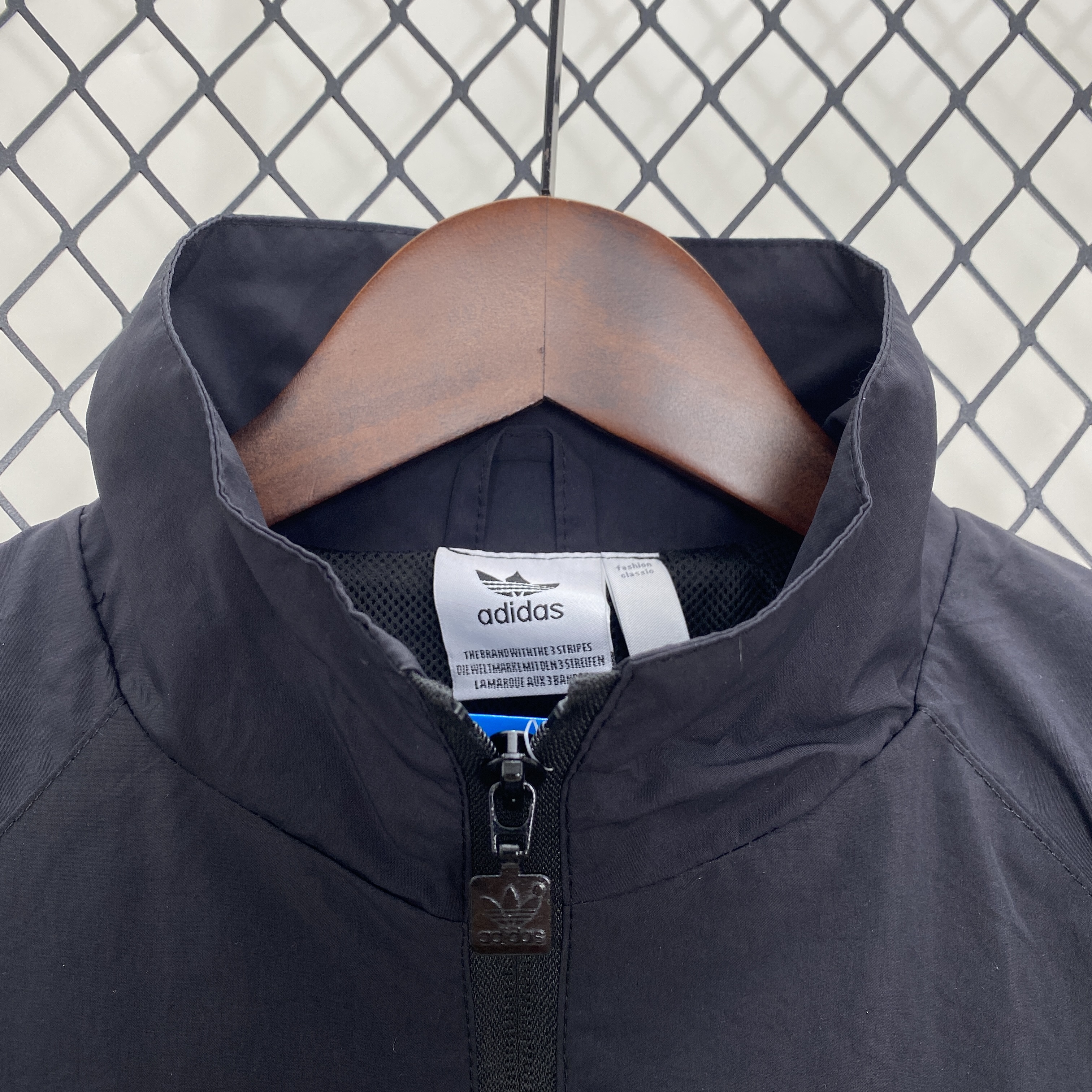 Manchester United 24-25 Throwback Windbreaker Jacket - Deep Blue - Unitedfutballjersey