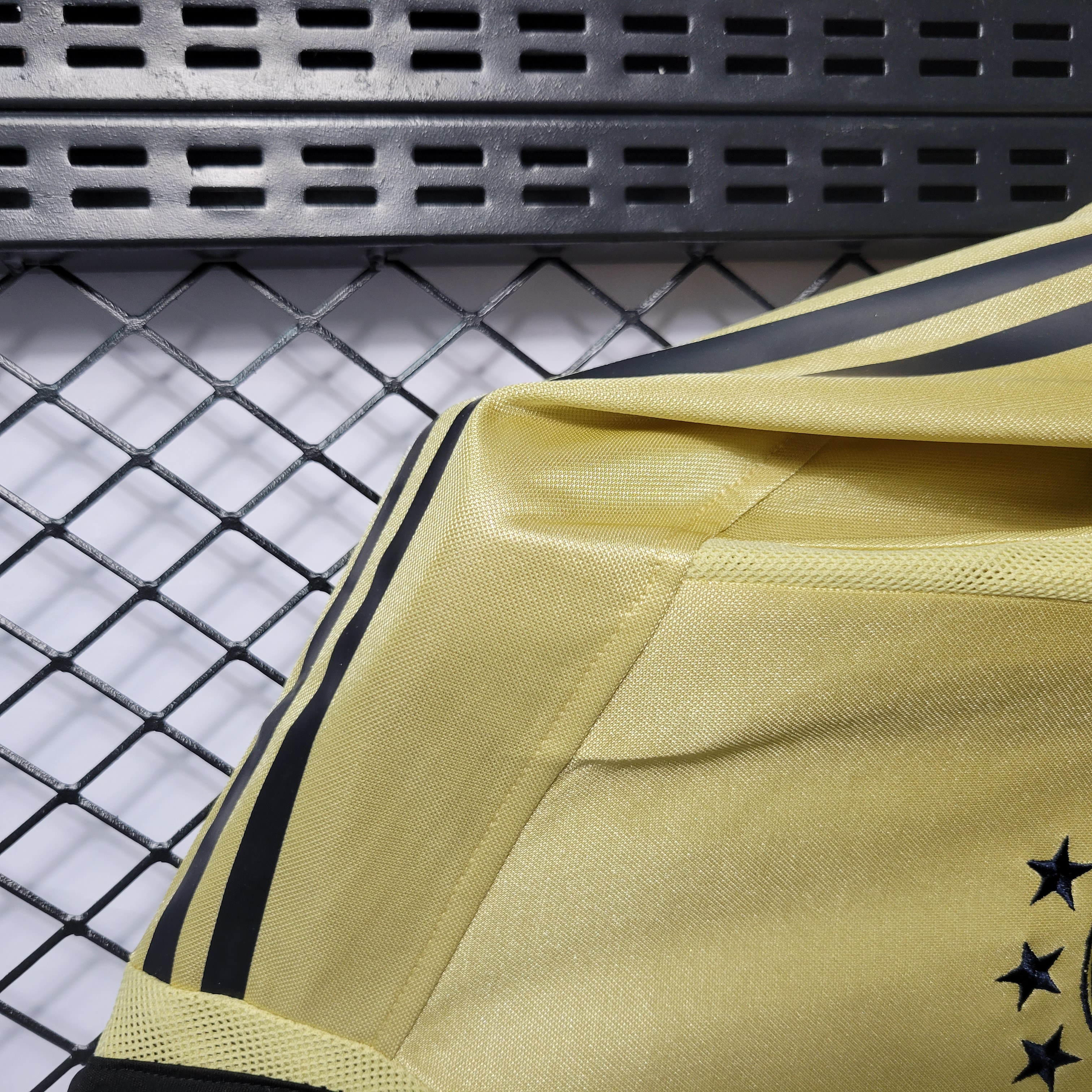 Bayern Munich Retro 04-05 Away Shirt - Unitedfutballjersey