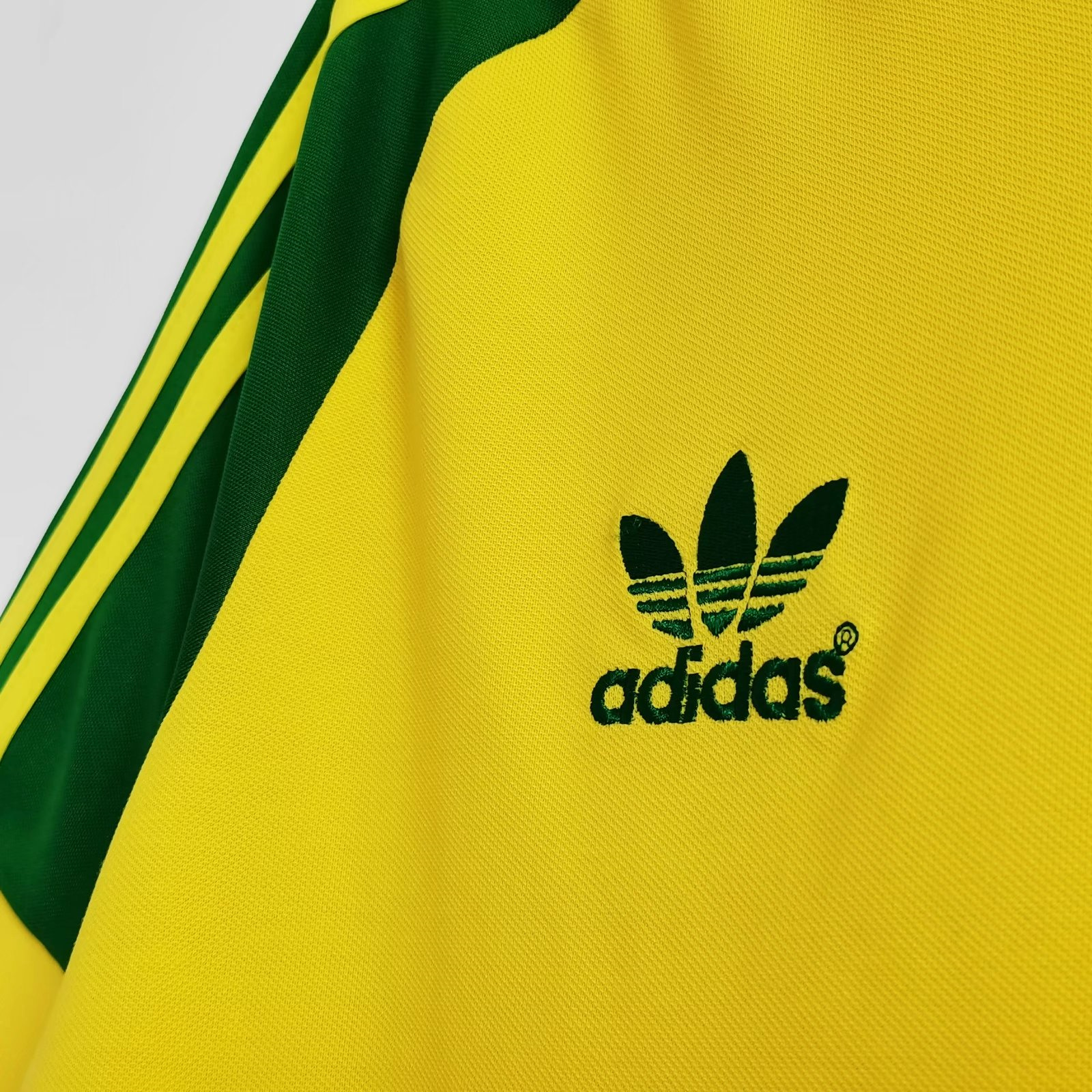 Retro Wales 1982 Away Stadium Jersey - Unitedfutballjersey