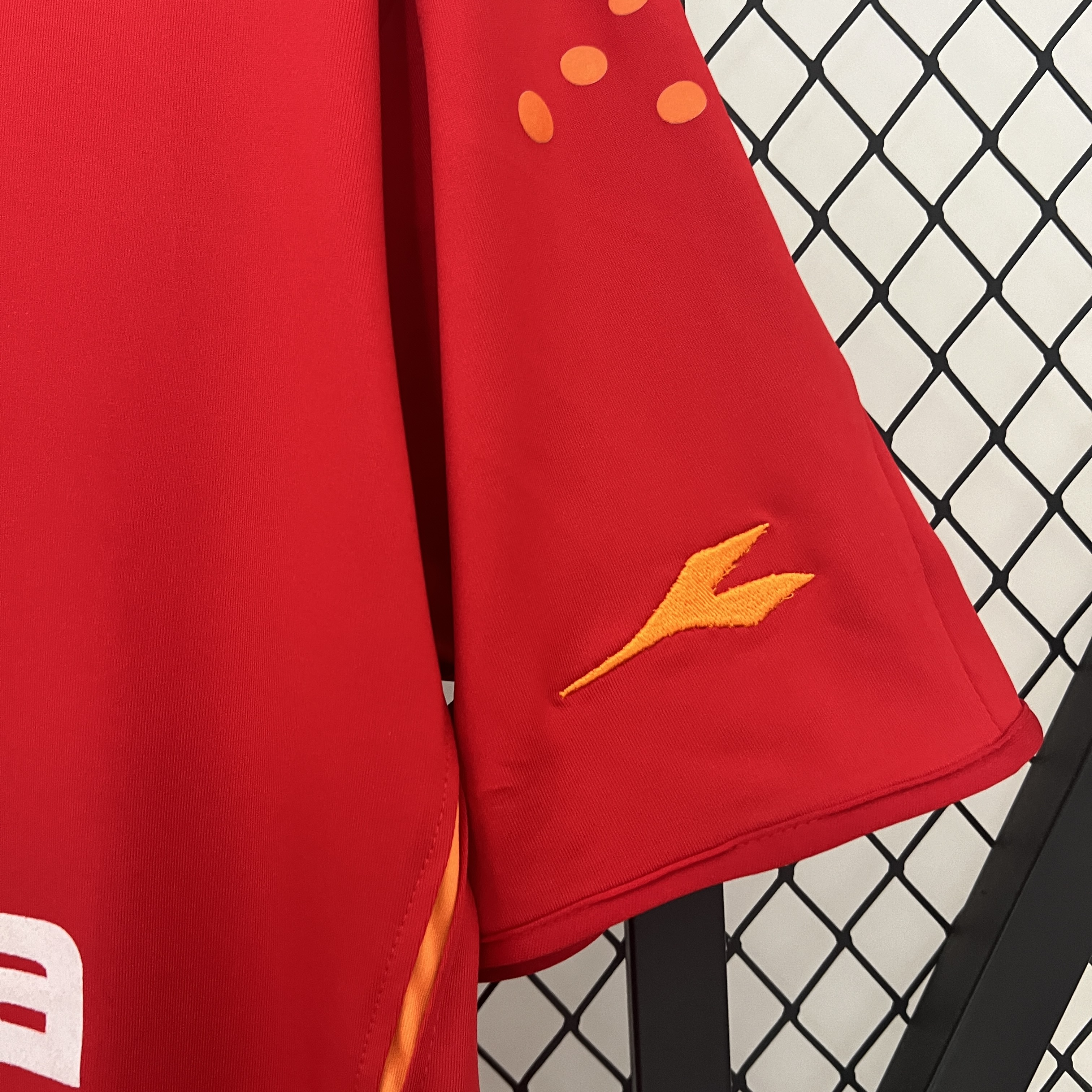 Retro Roma 2004-05 Home Jersey - Unitedfutballjersey