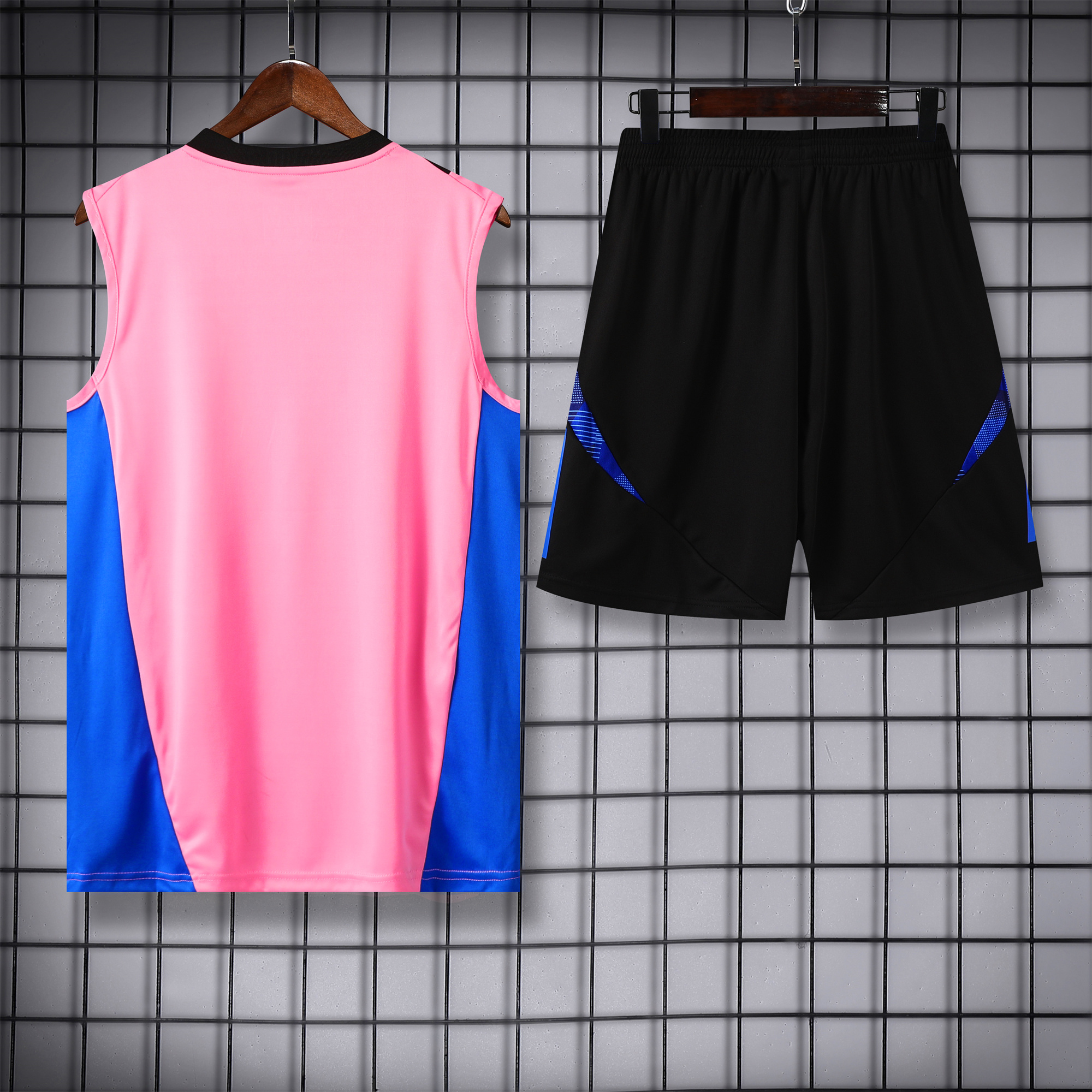 Manchester United 24-25 Vest Training Set - Pink Vest & Black Shorts - Unitedfutballjersey