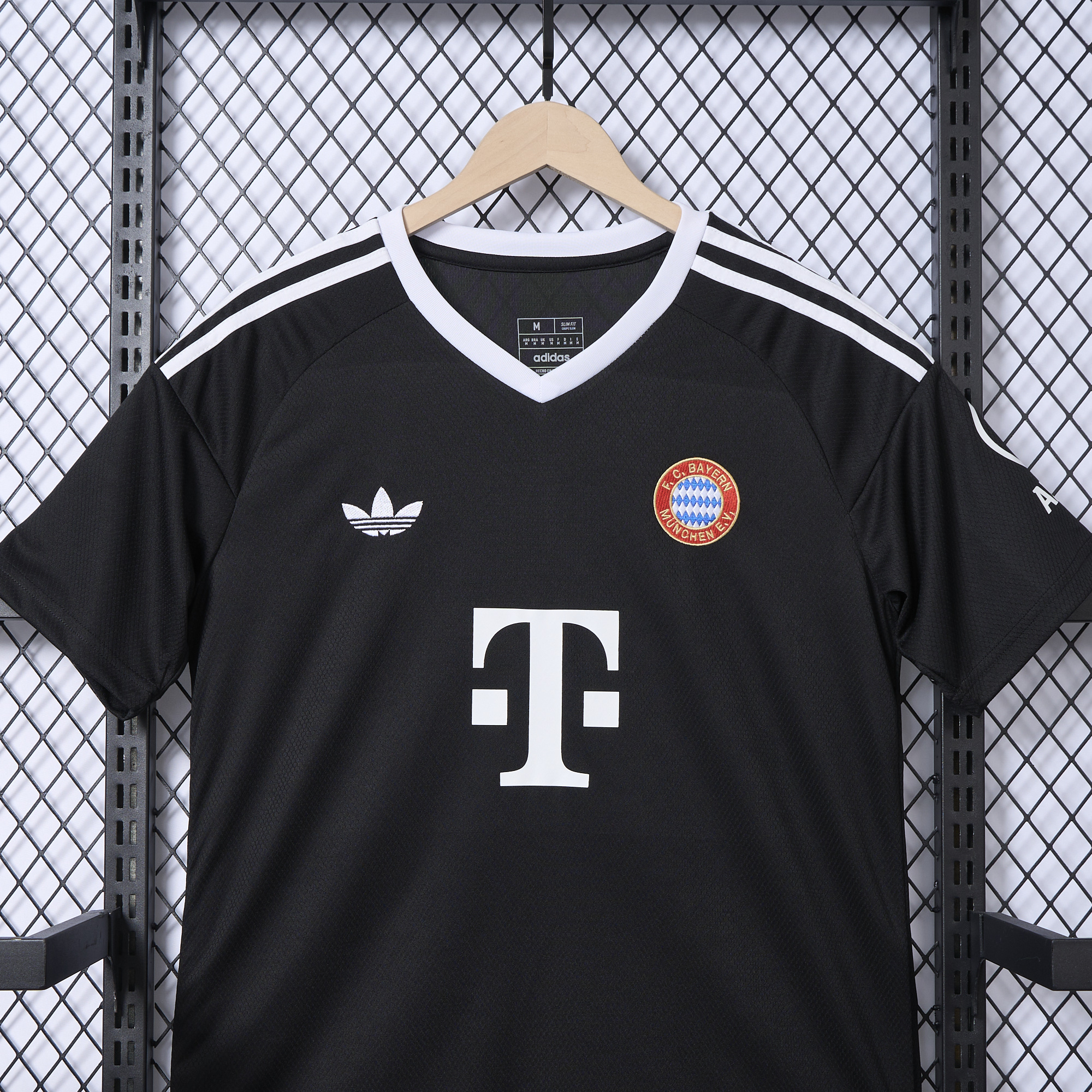 Bayern Munich 24-25 Third Goalkeeper Black Jersey - Fans Version - Unitedfutballjersey