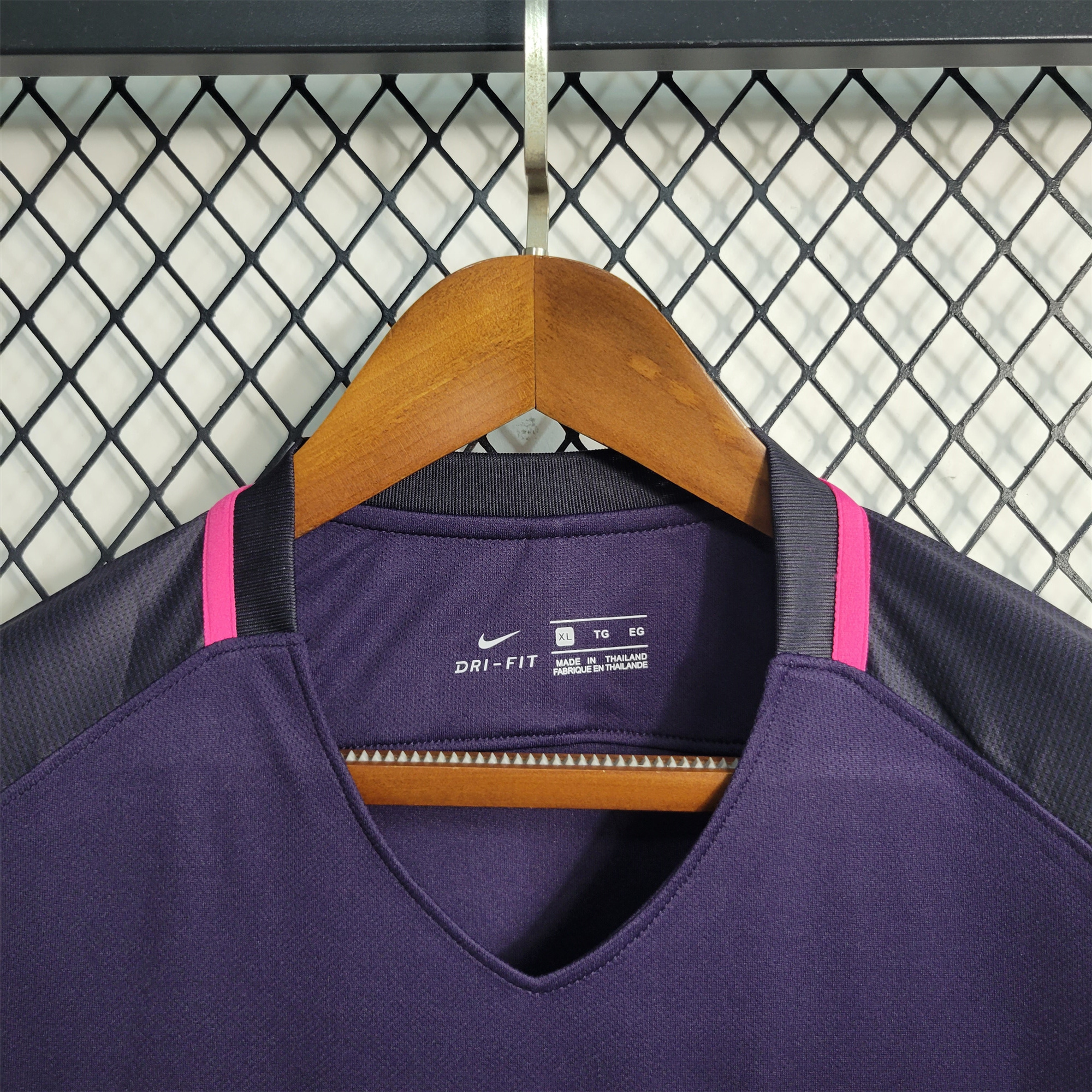 B.A.R.S.A Retro 16-17 Away Stadium Jersey - Unitedfutballjersey