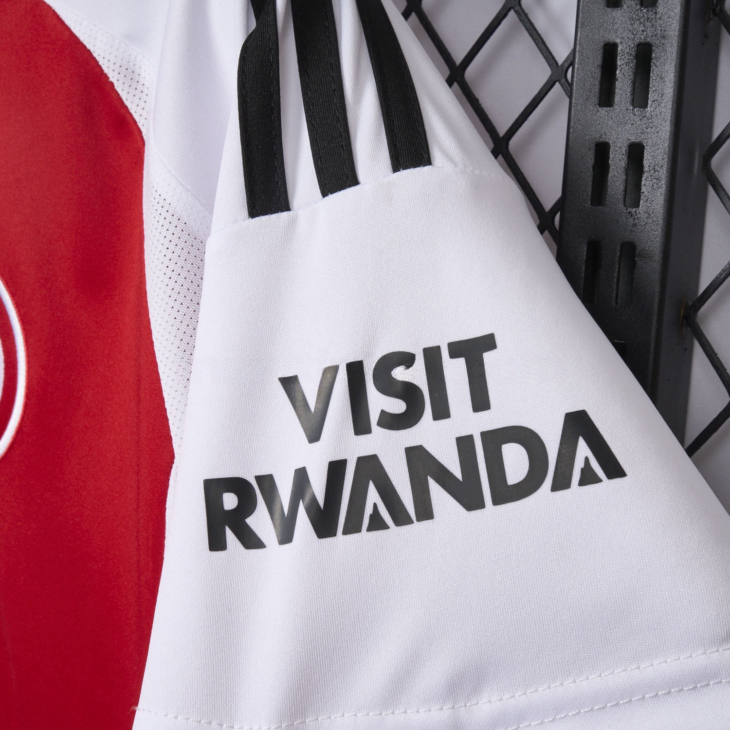 Frankfurt 25-26 Home Stadium Jersey - Fans Version - Unitedfutballjersey