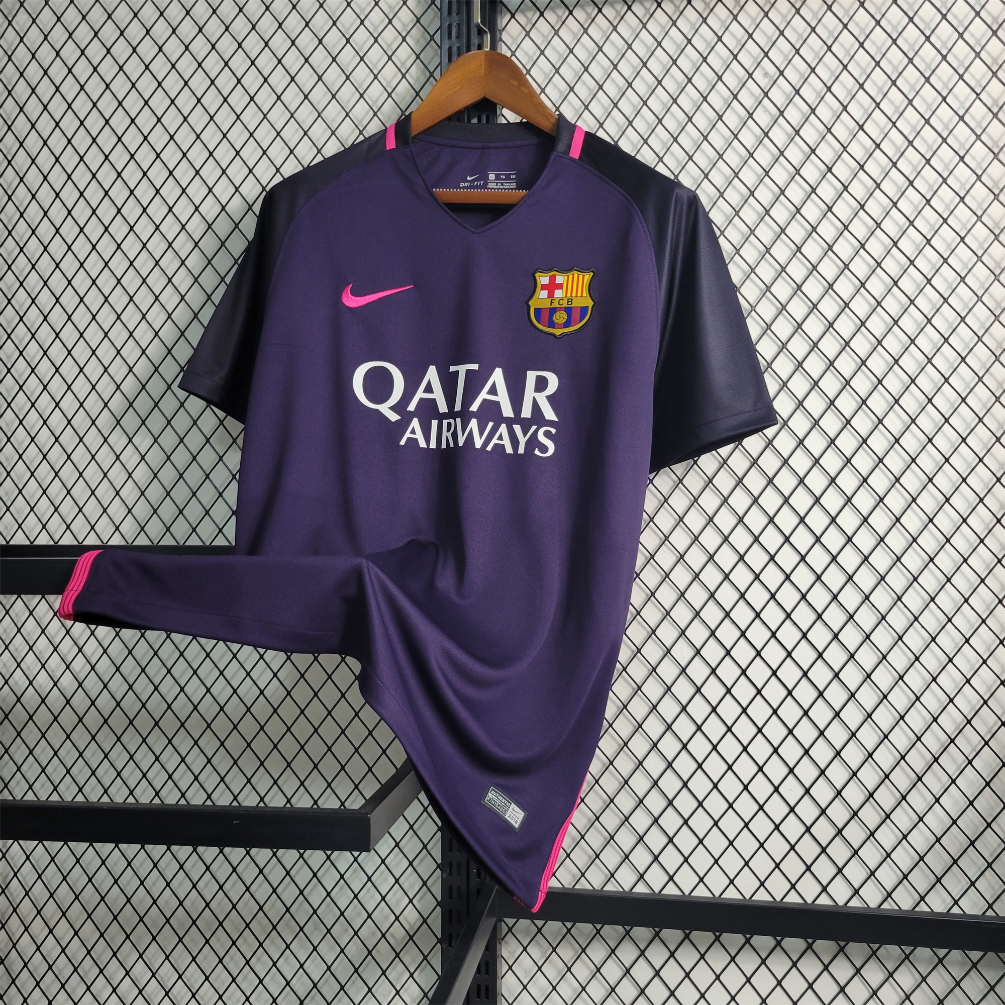 Retro Barcelona 16-17 Away Stadium Jersey - Unitedfutballjersey
