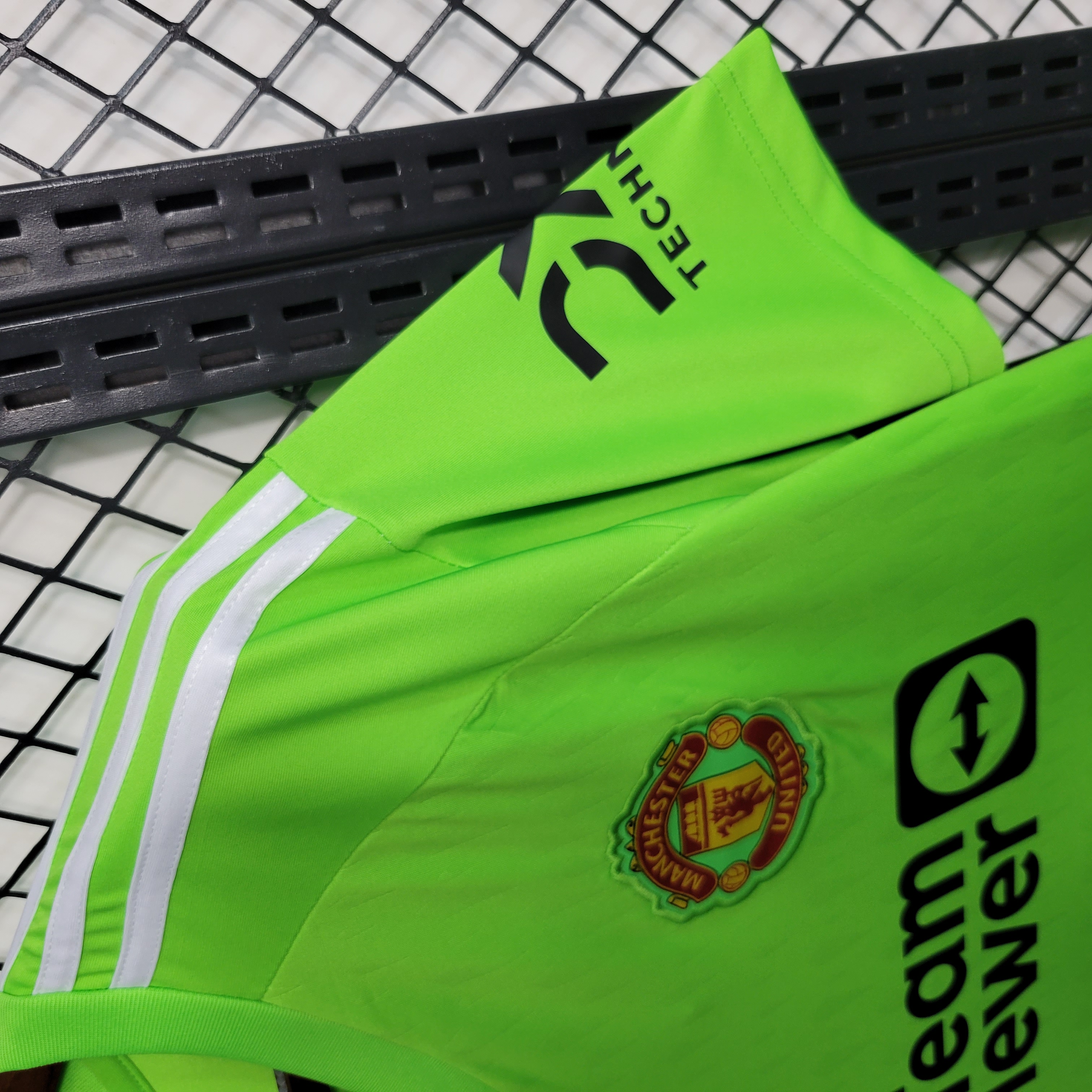 Manchester United 23-24 Green Goalkeeper Jersey - Fans Version - Unitedfutballjersey