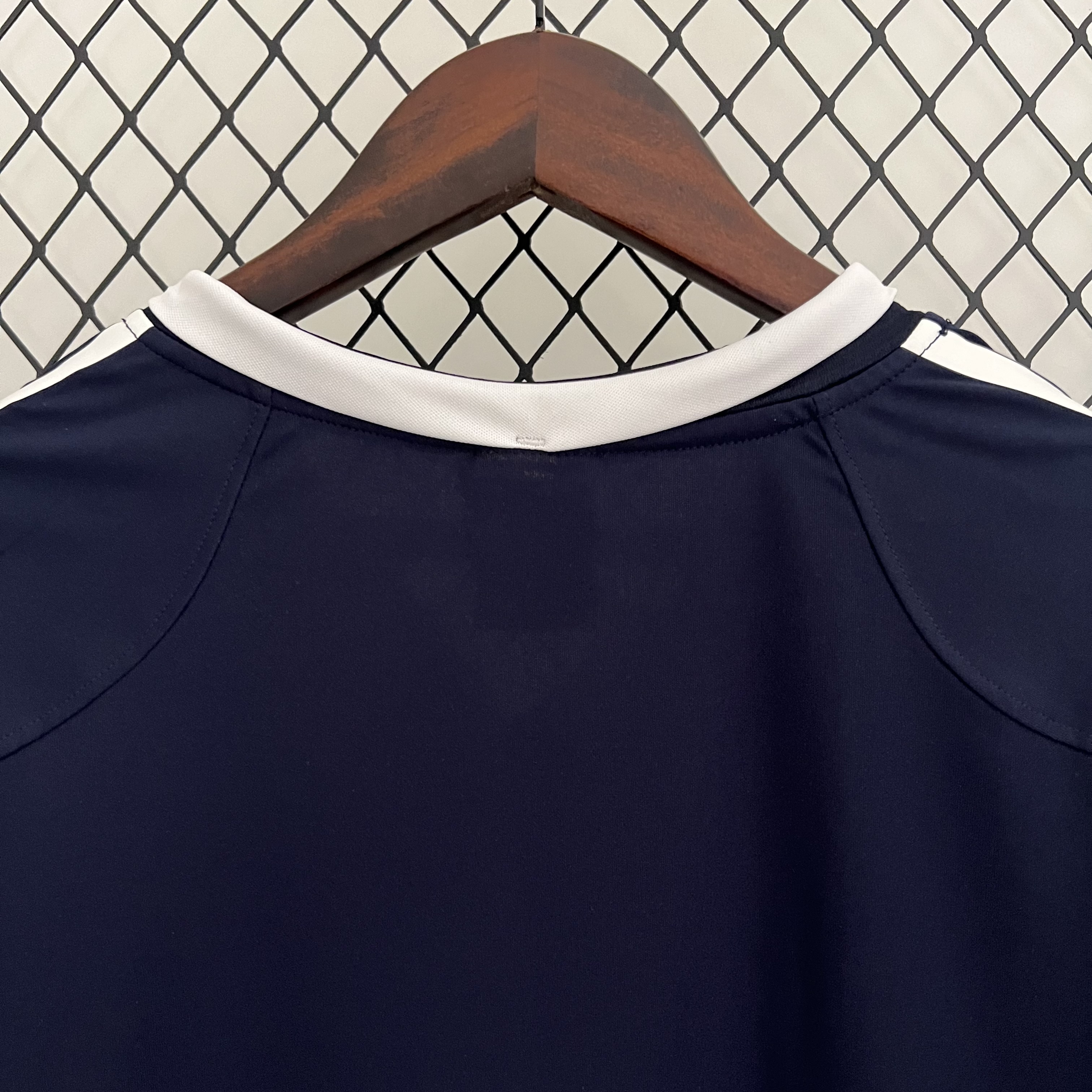 Retro Real Madrid 04-05 Away Stadium Jersey - Unitedfutballjersey