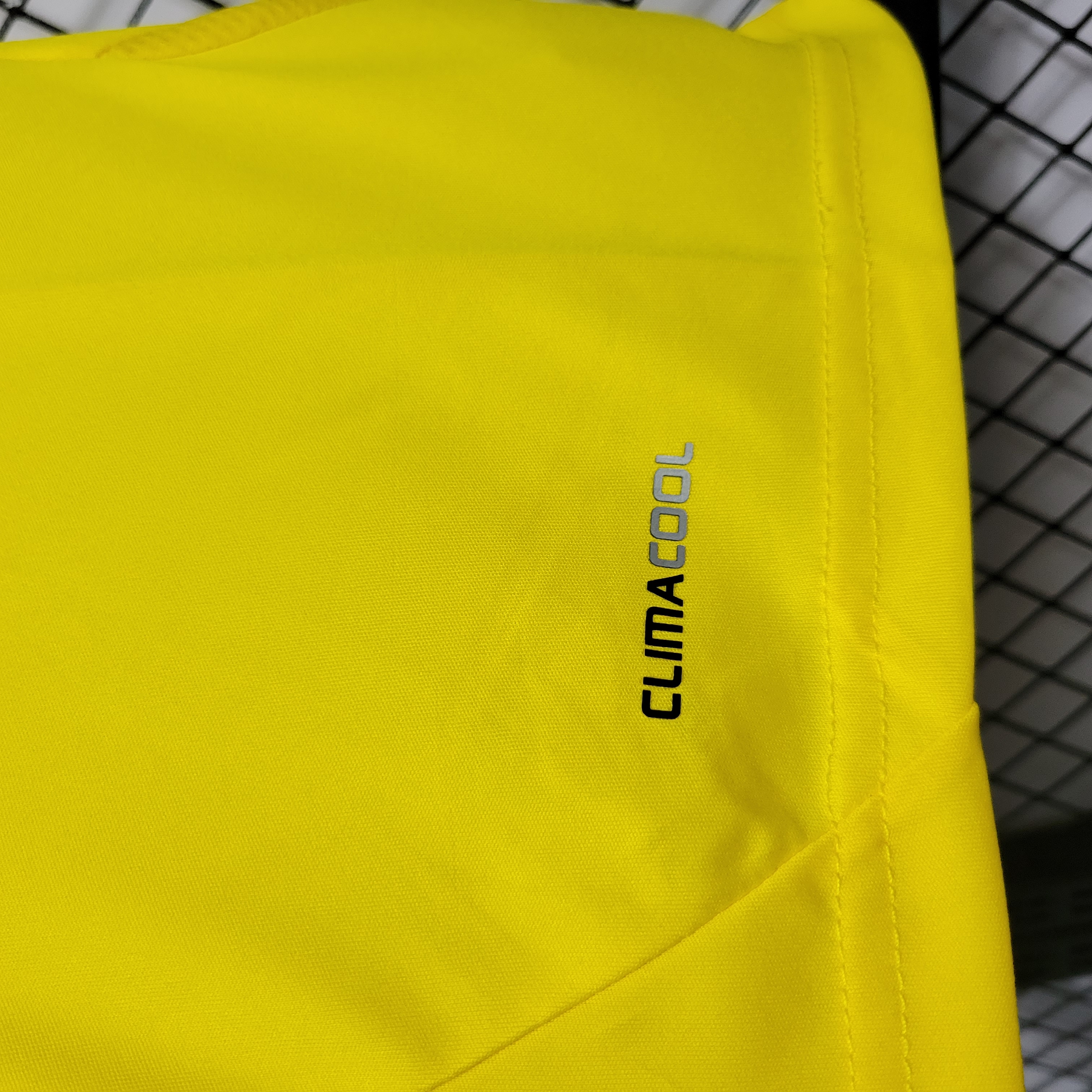 Retro Real Madrid 11-12 Yellow Goalkeeper Jersey - Unitedfutballjersey