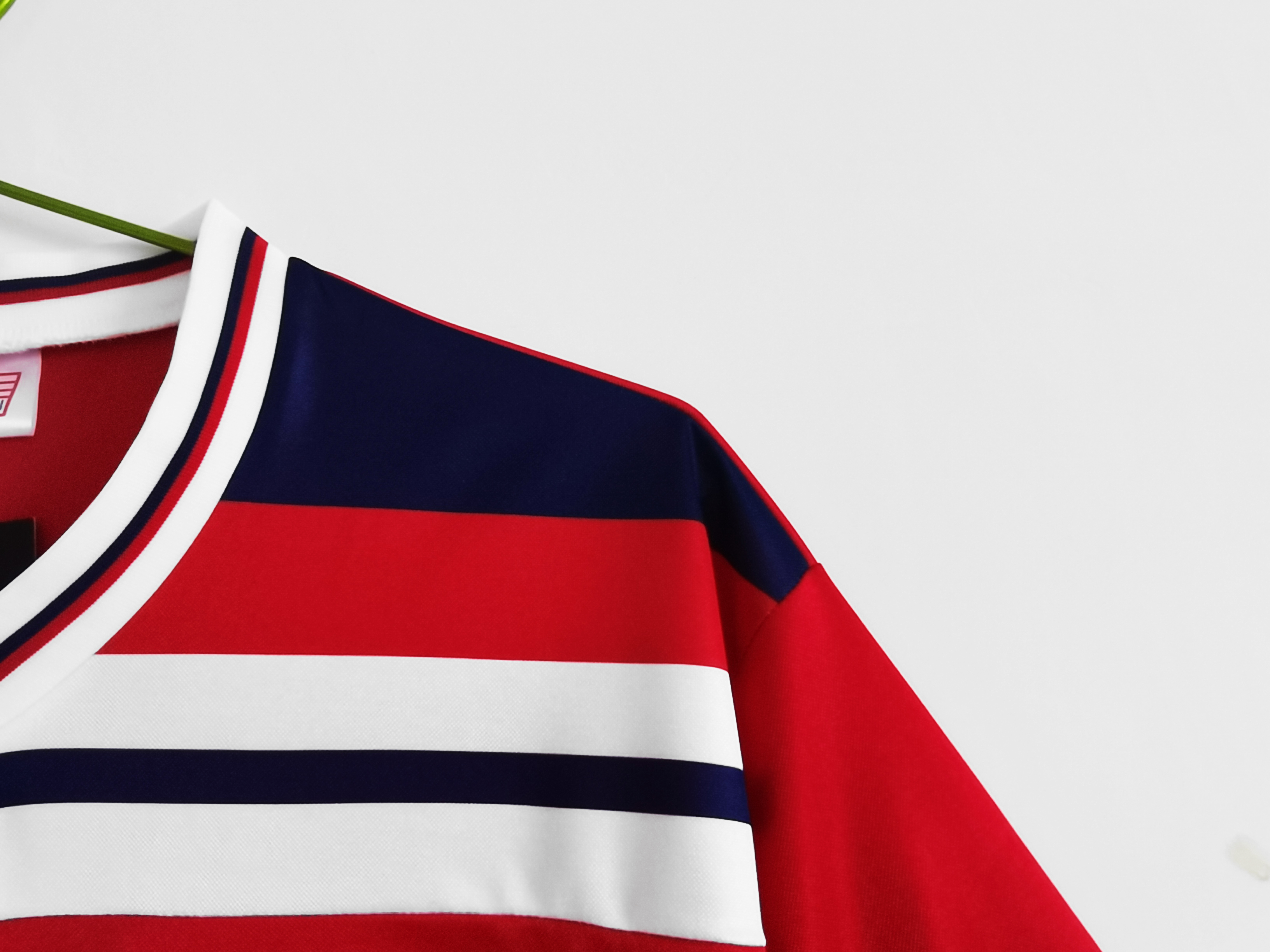 Retro England 1982 Away Stadium Jersey - Unitedfutballjersey