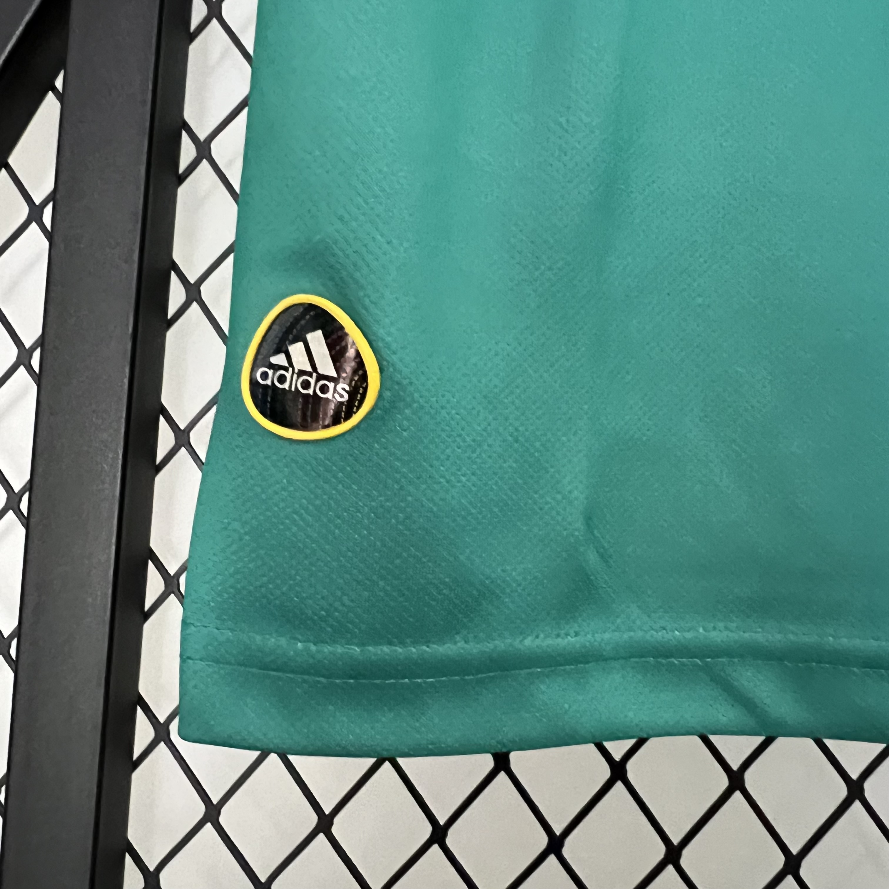 Retro Spain 2010 Green Goalkeeper Jersey - Unitedfutballjersey