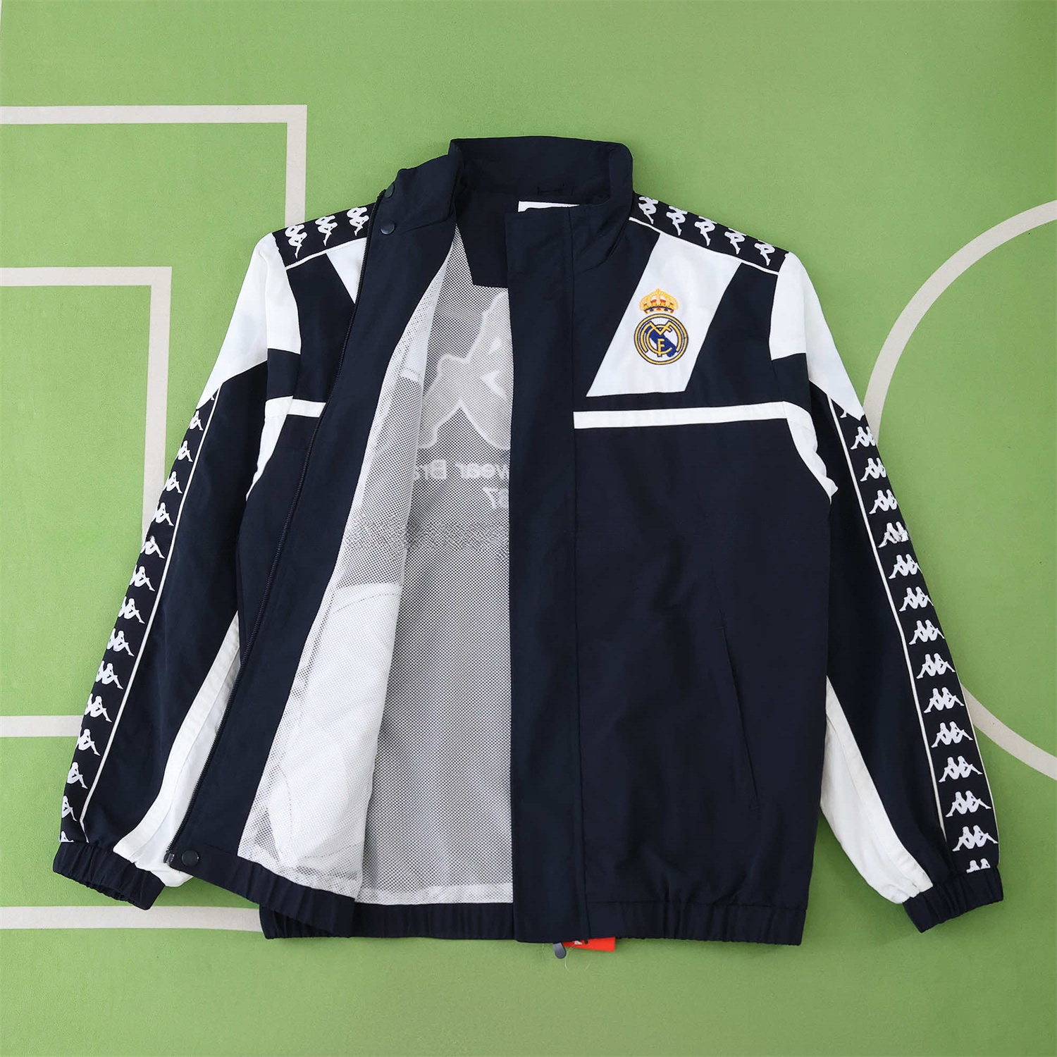 Real Madrid 25-26 Throwback Windbreaker Jacket - Black - Unitedfutballjersey