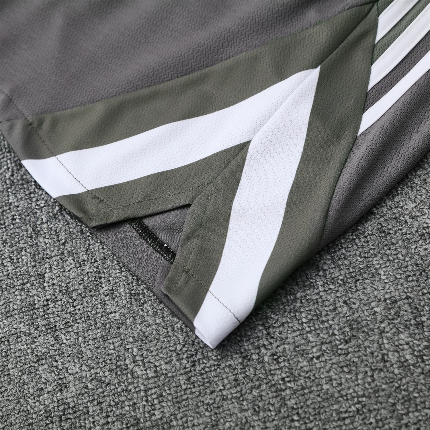 Real Madrid 25-26 Short-Sleeve Training Set - White Top & Gray Shorts - Unitedfutballjersey