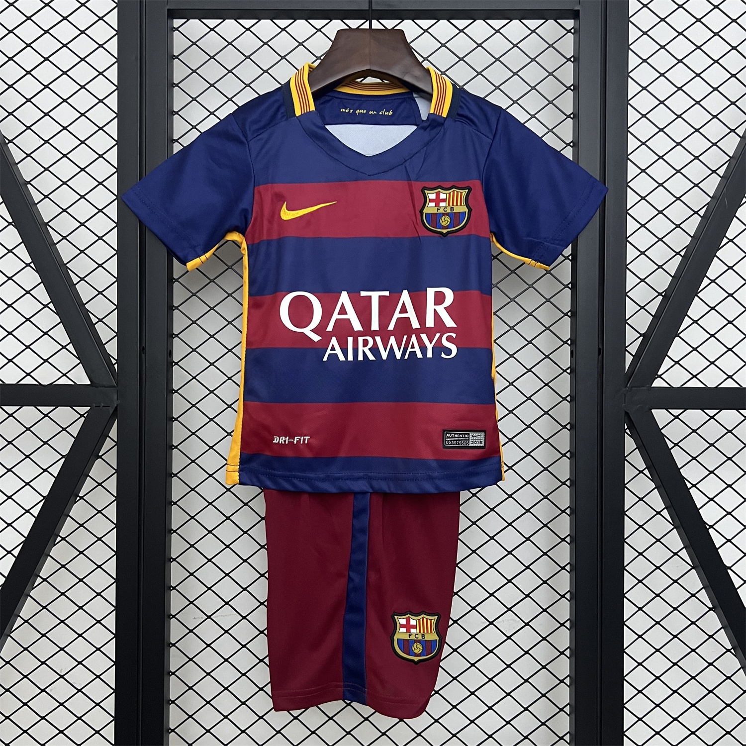 Retro Barcelona 2015-16 Home Kids Kit - Unitedfutballjersey