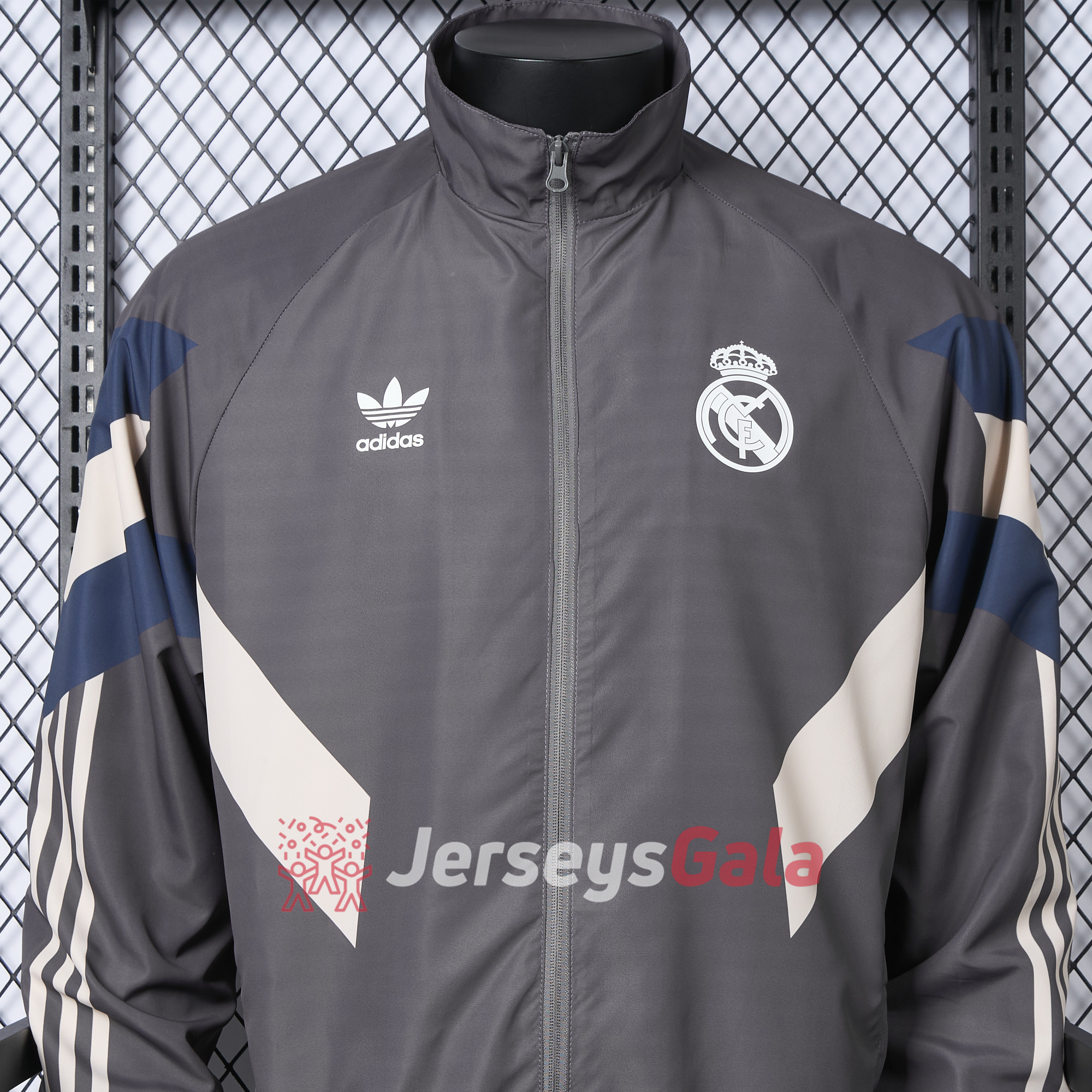 Real Madrid 24-25 Throwback Windbreaker Jacket - Grey - Unitedfutballjersey