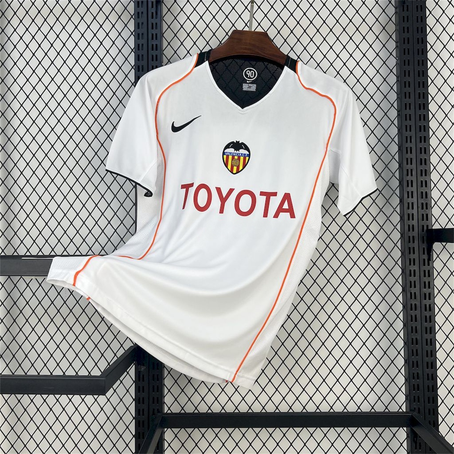 Retro Valencia 2004-05 Home Jersey - Unitedfutballjersey