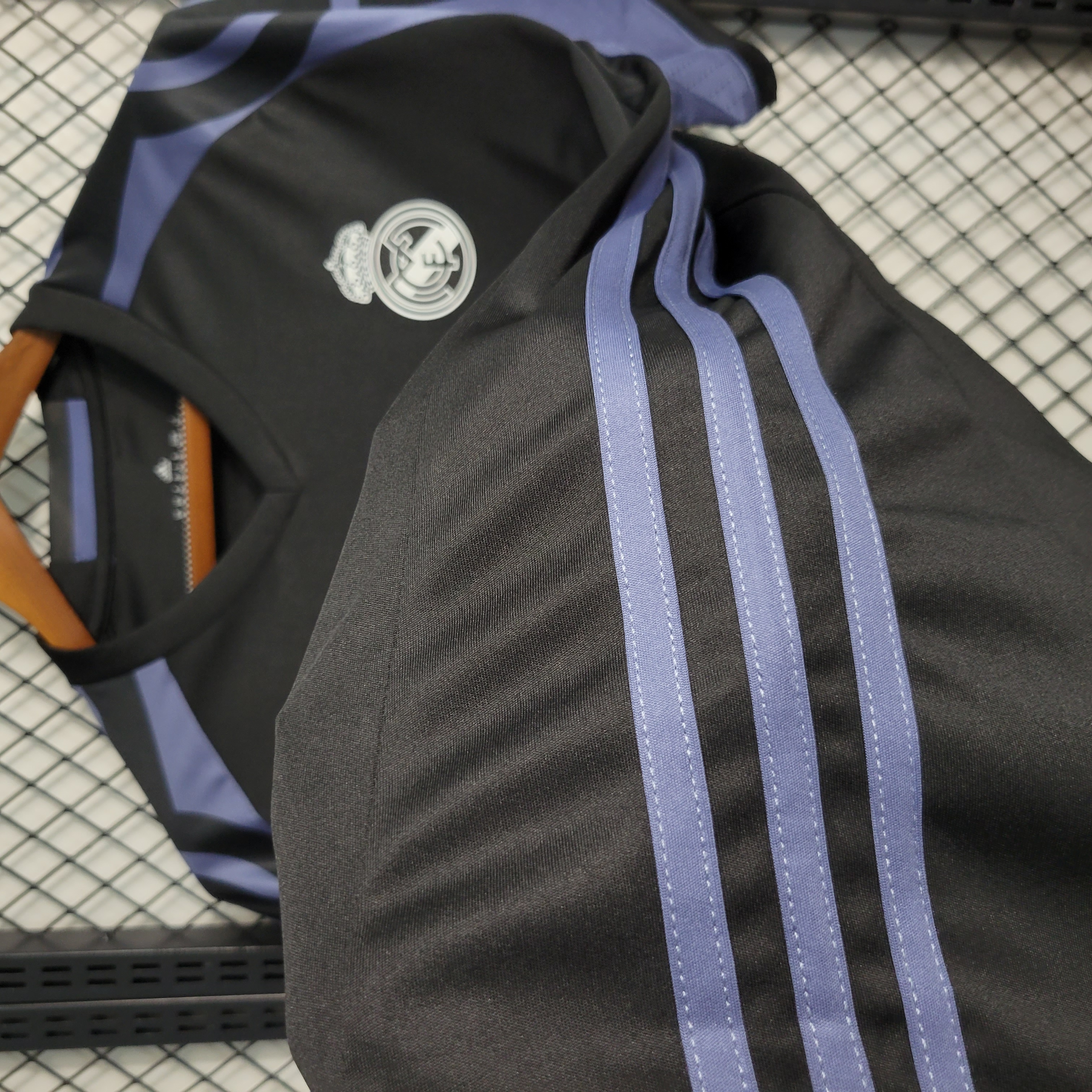 Real Madrid Retro 16-17 Third Jersey - Unitedfutballjersey