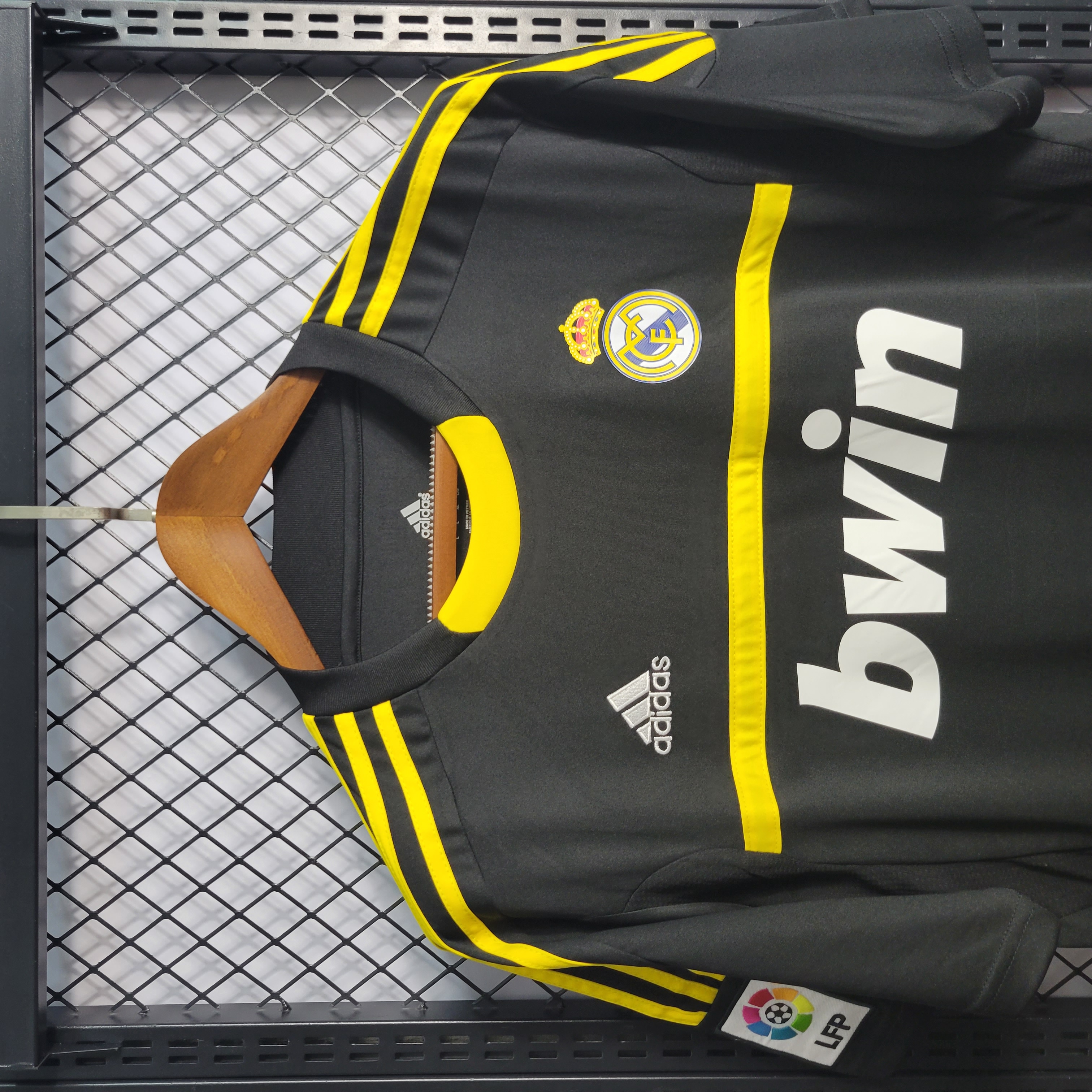 Retro Real Madrid 11-12 Black Goalkeeper Jersey - Unitedfutballjersey