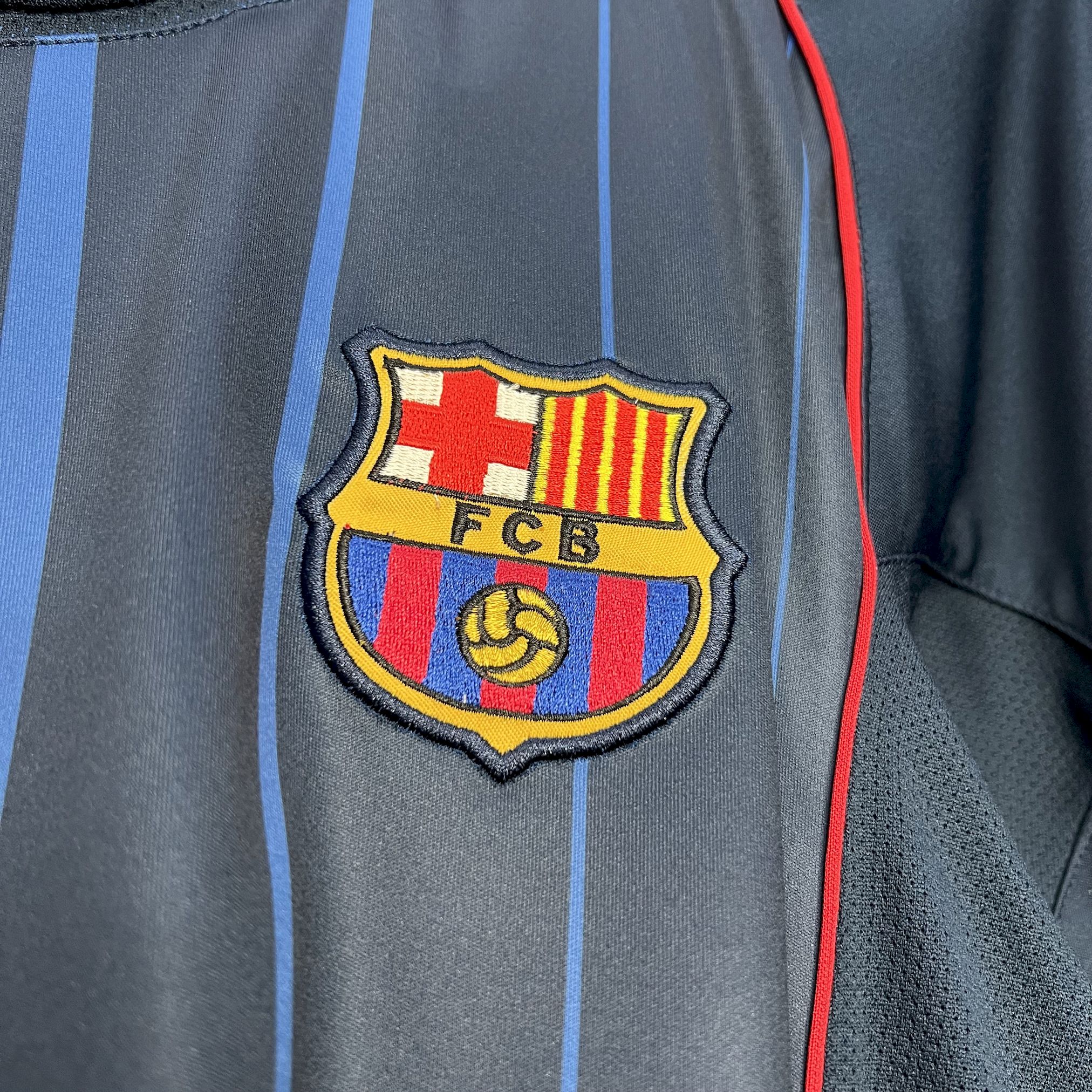 Retro Barcelona 04-05 Away Jersey - Unitedfutballjersey