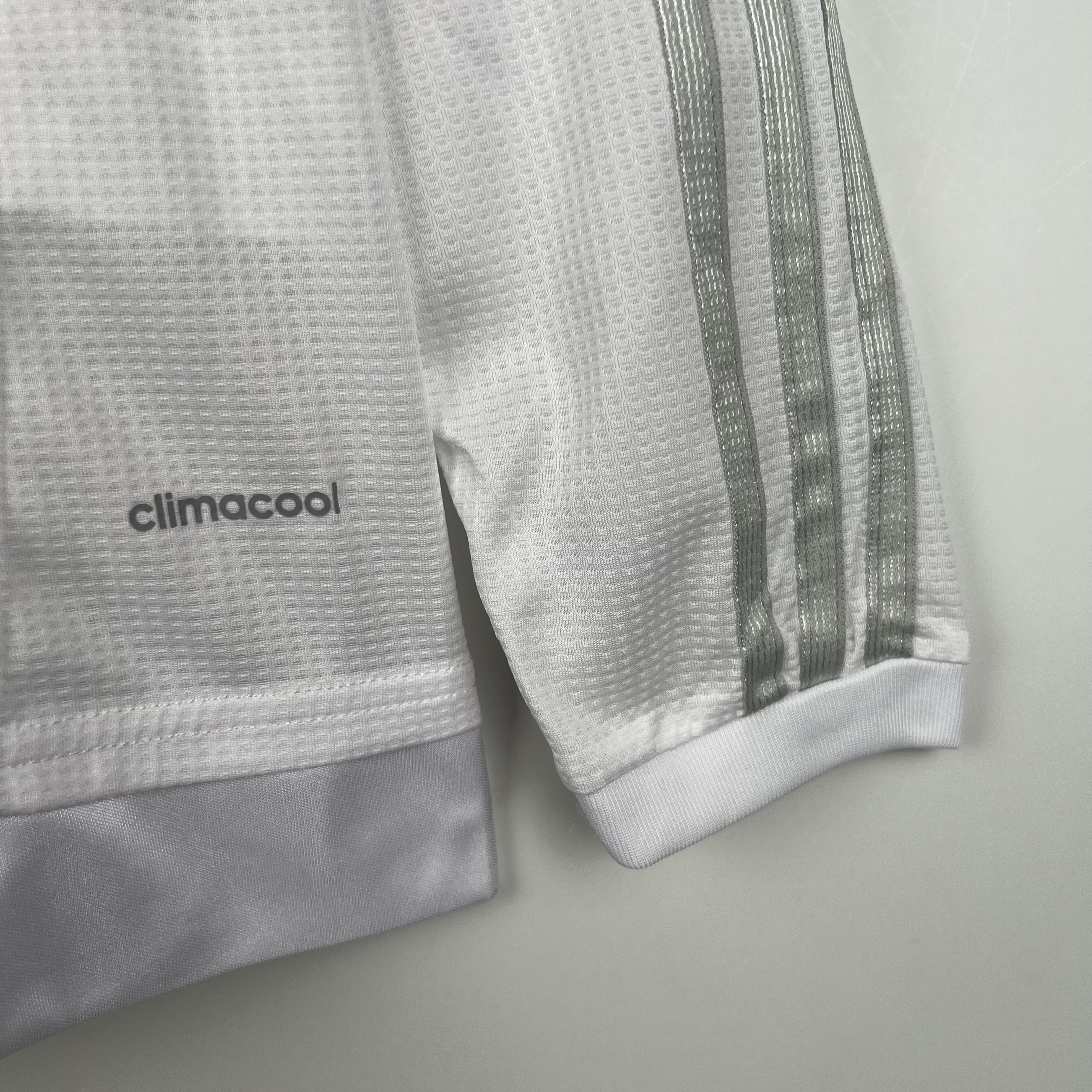 Retro Real Madrid 15-16 Home Stadium Long Sleeve Jersey - Unitedfutballjersey