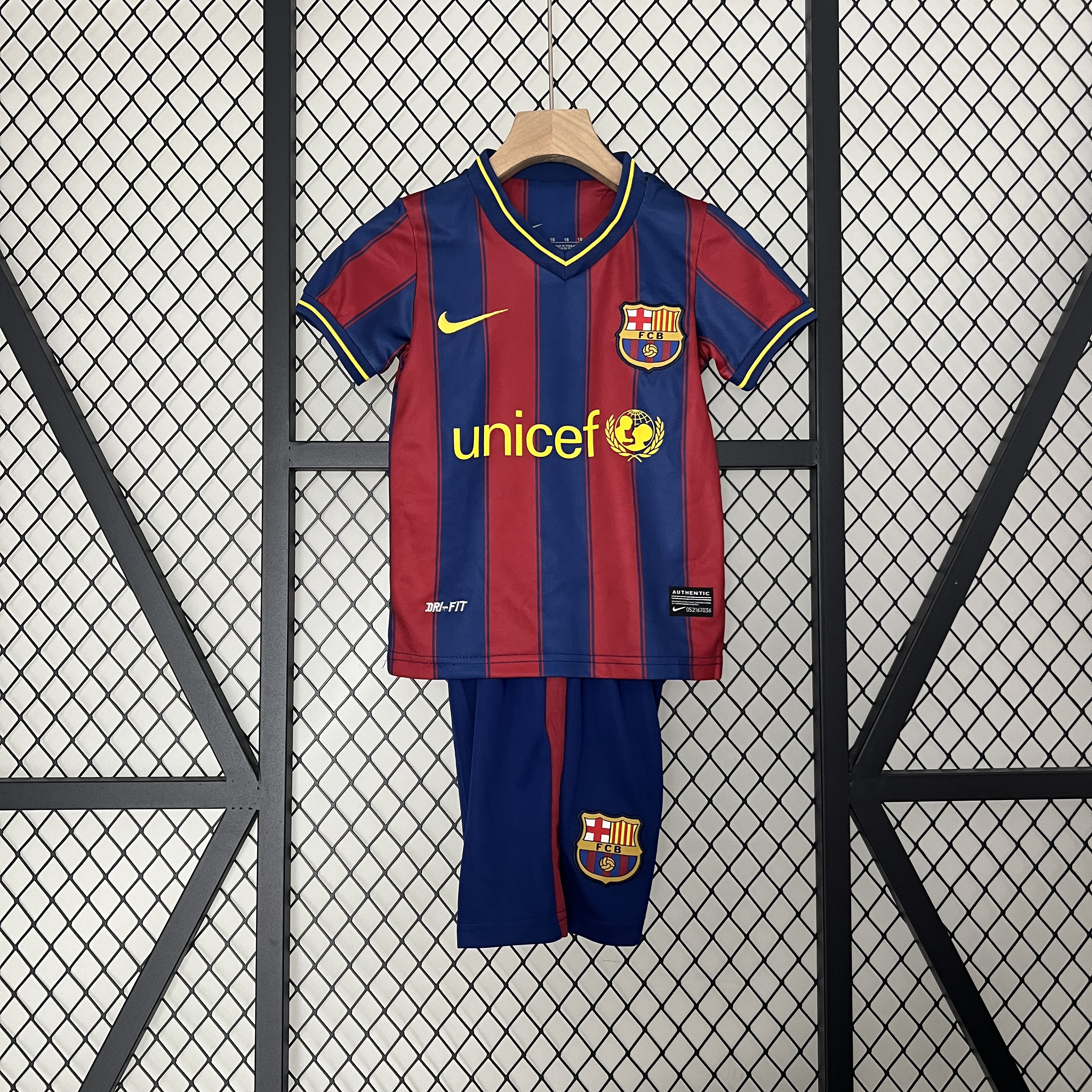 Retro B.A.R.S.A 2009-10 Home Stadium Kids Kit - Unitedfutballjersey