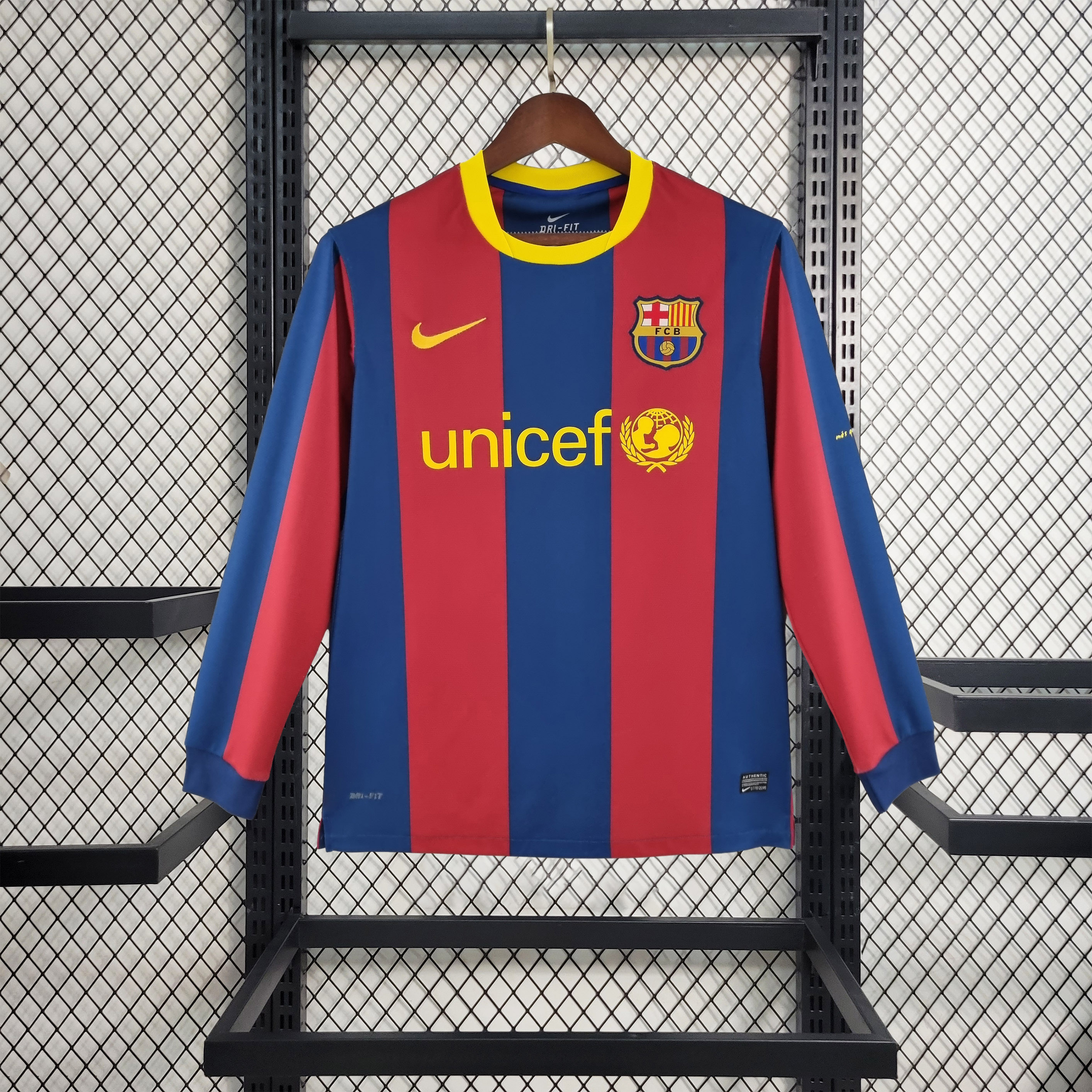 B.A.R.S.A Retro 10-11 Home Long Sleeve Jersey - Unitedfutballjersey