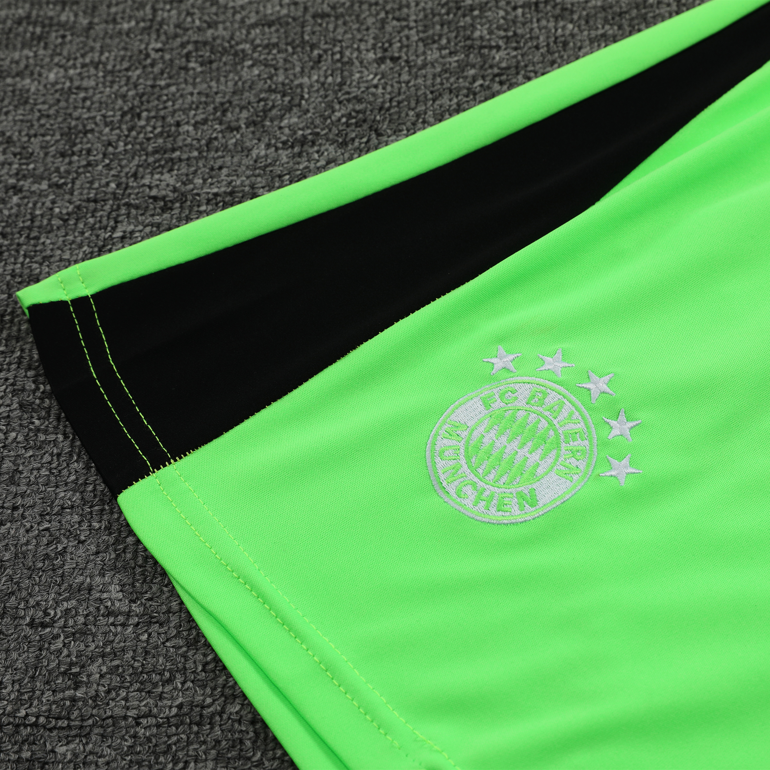 Bayern Munich 23-24 Green Goalkeeper Men's Adult Jersey Set - Unitedfutballjersey