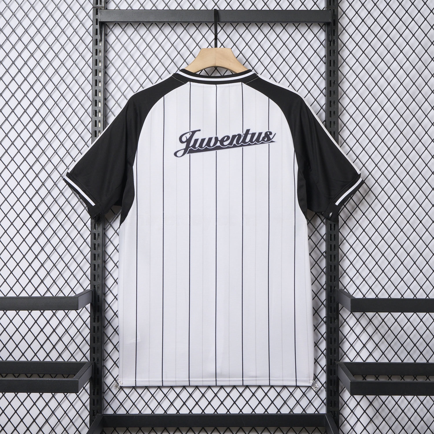 Juventus 25-26 White Baseball Jersey with Black Stripes - Unitedfutballjersey